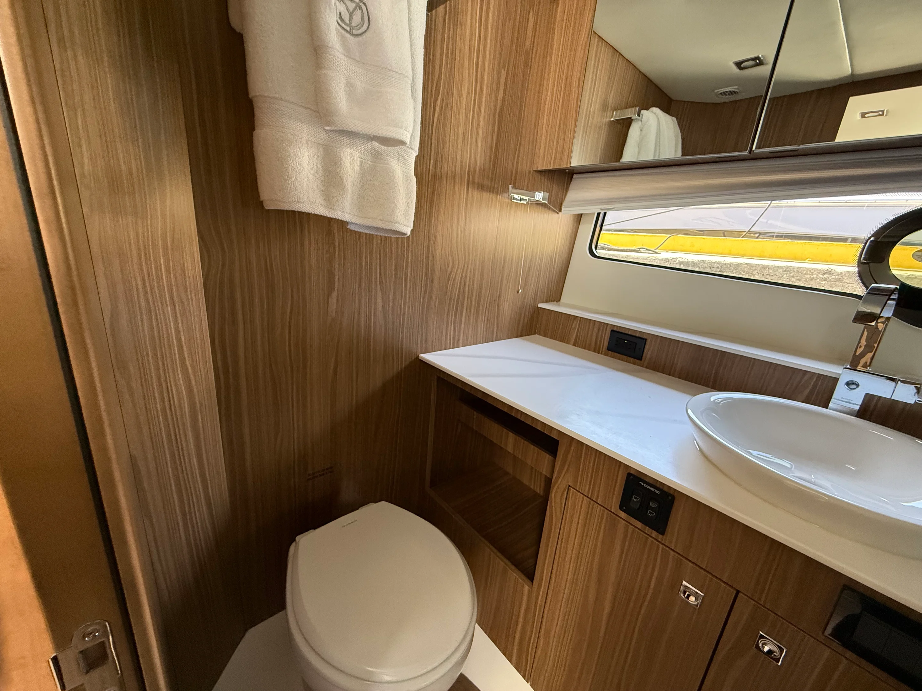 2024 Cruisers Yachts 50 GLS Outboard Image Thumbnail #54