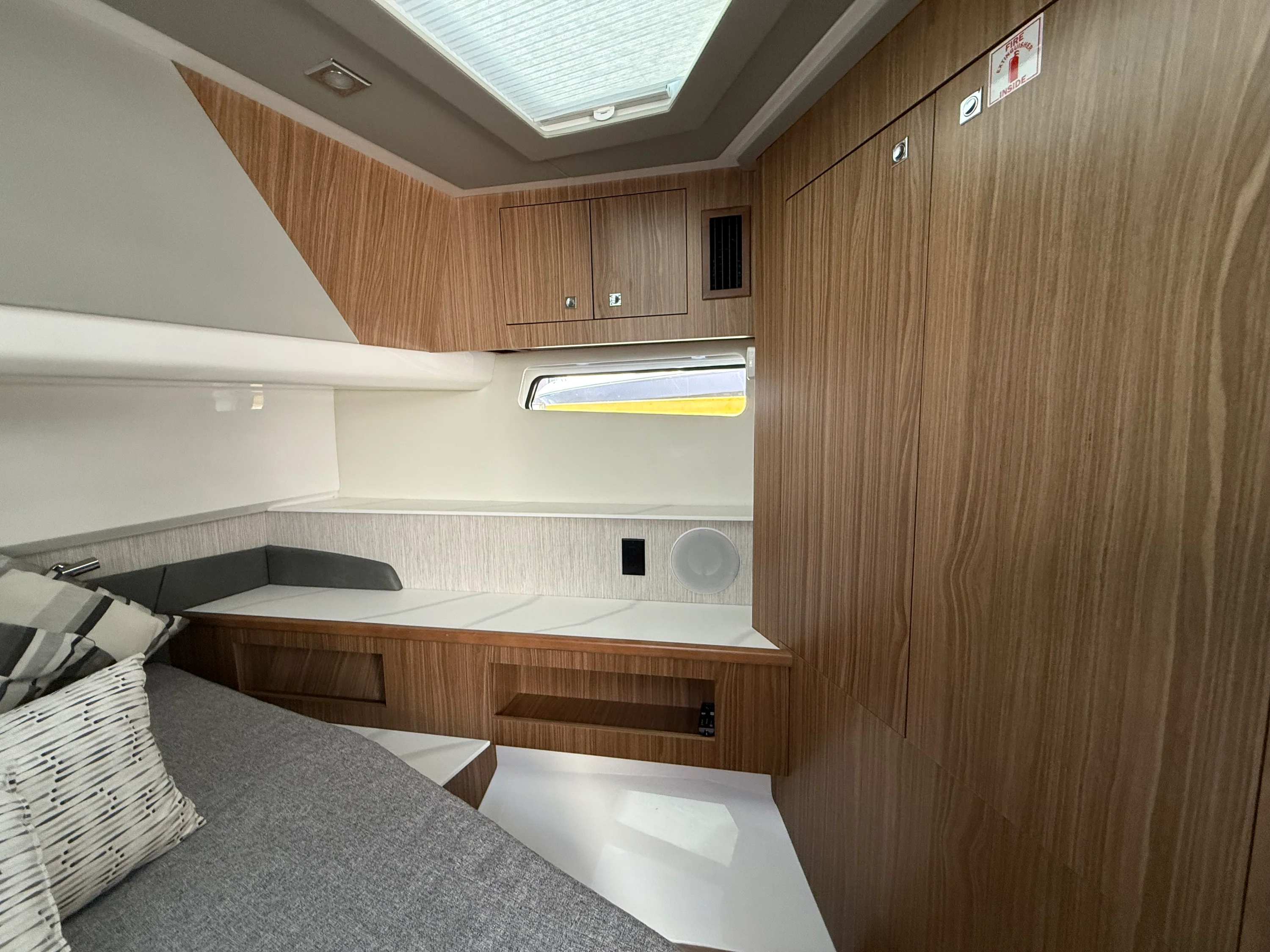 2024 Cruisers Yachts 50 GLS Outboard Image Thumbnail #45