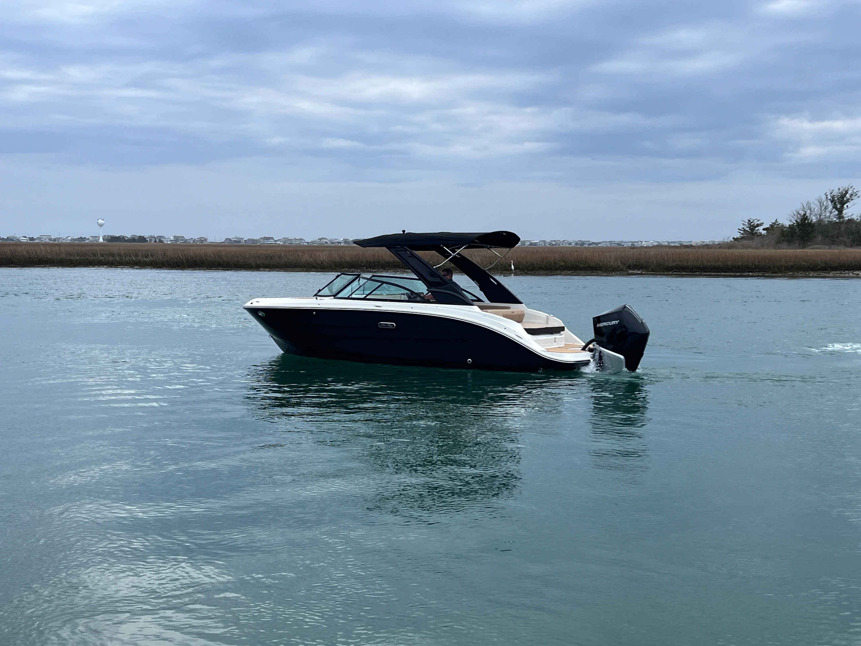 2026 Sea Ray SDX 230 Outboard Image Thumbnail #9