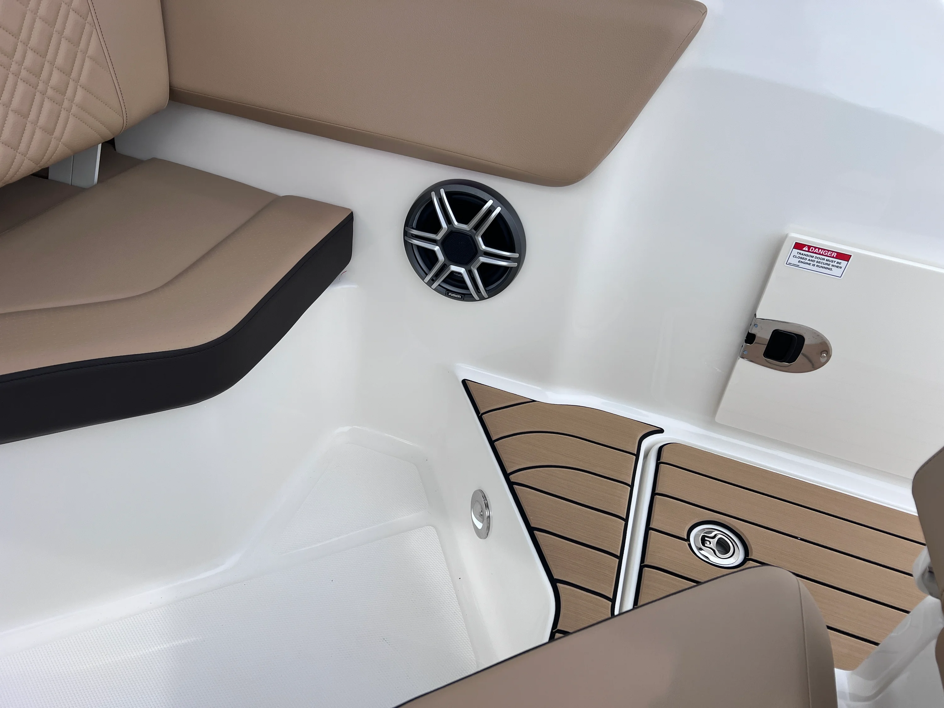 2026 Sea Ray SDX 230 Outboard Image Thumbnail #26