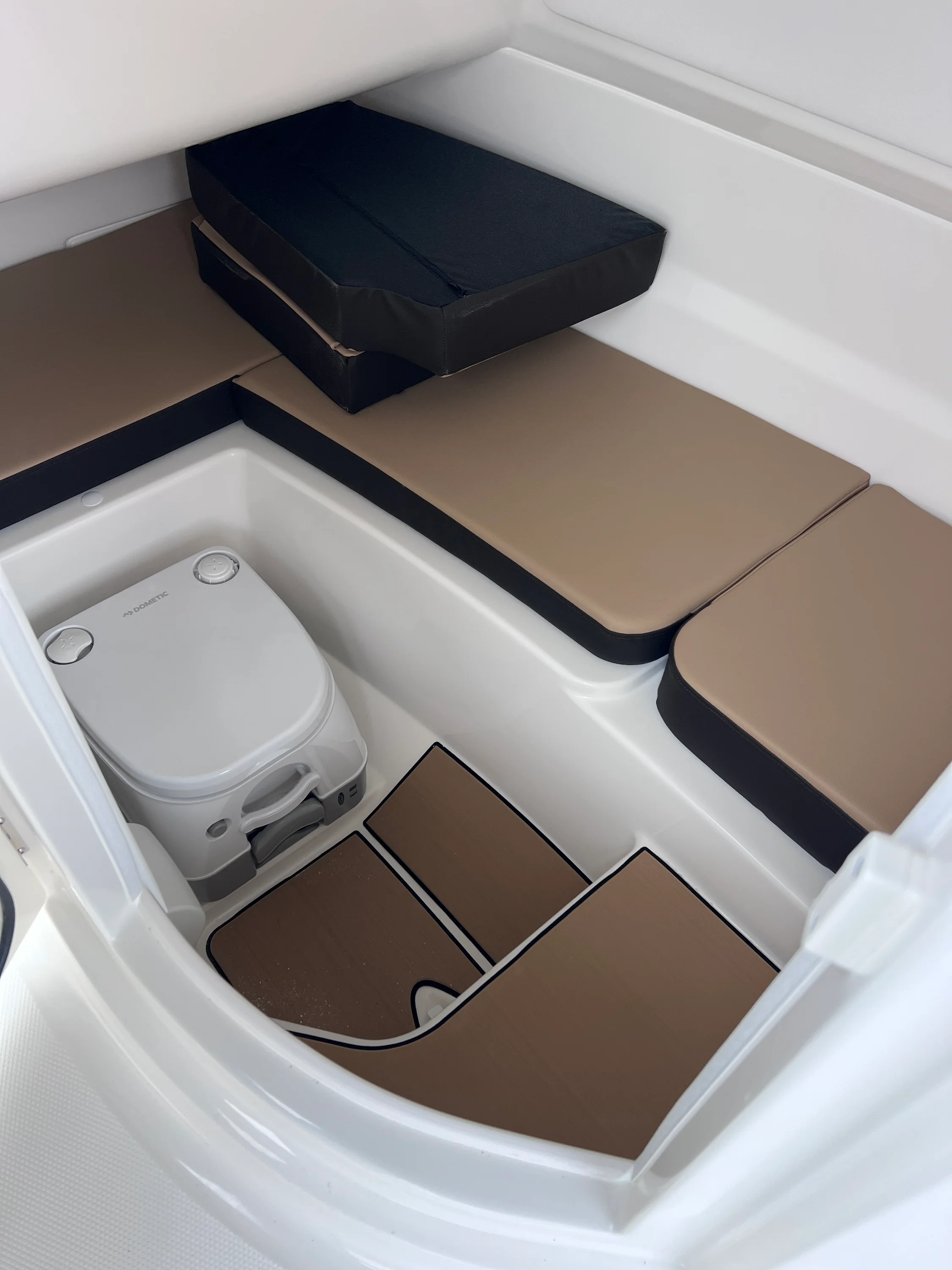 2026 Sea Ray SDX 230 Outboard Image Thumbnail #24