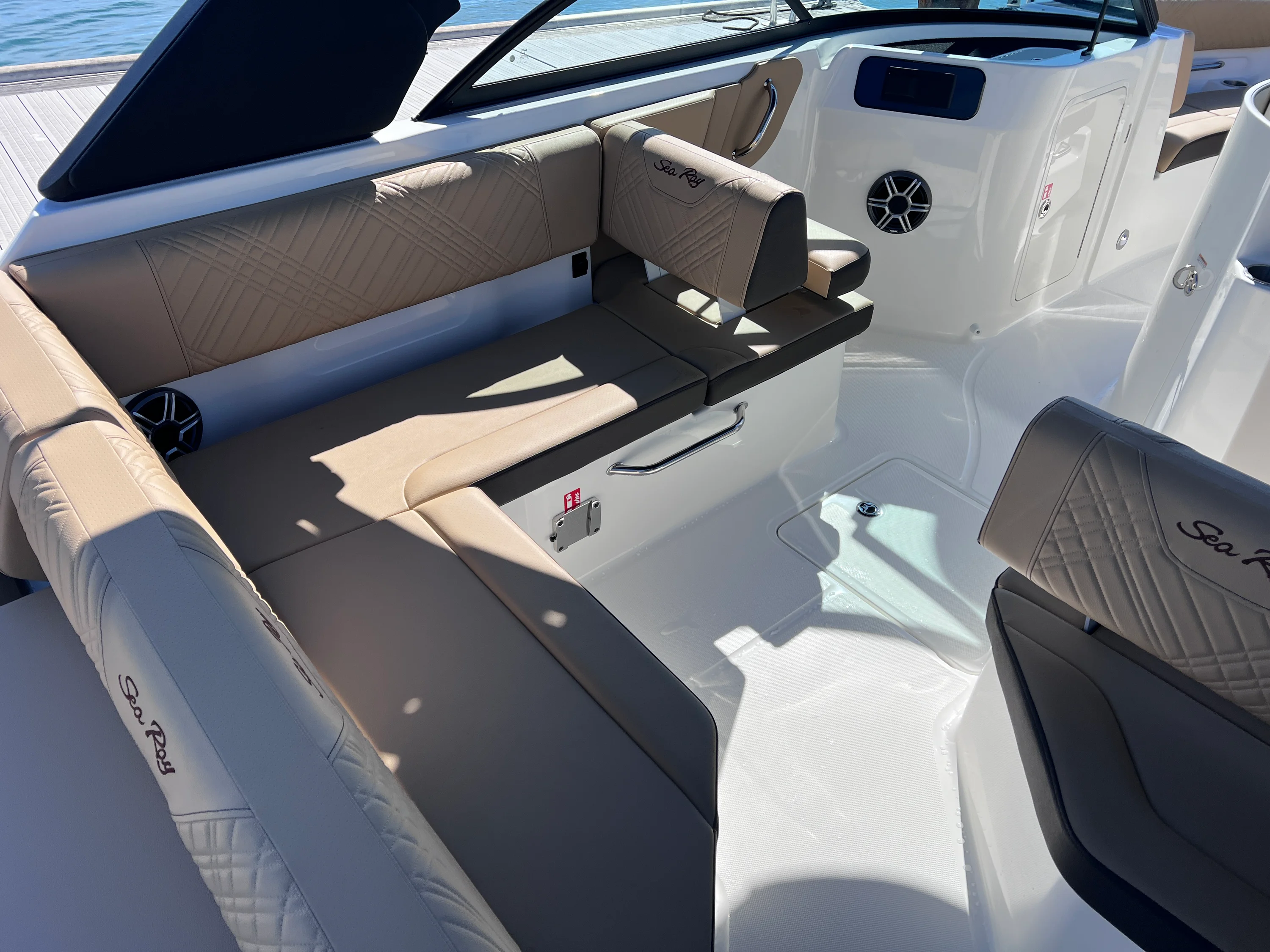 2026 Sea Ray SDX 230 Outboard Image Thumbnail #14