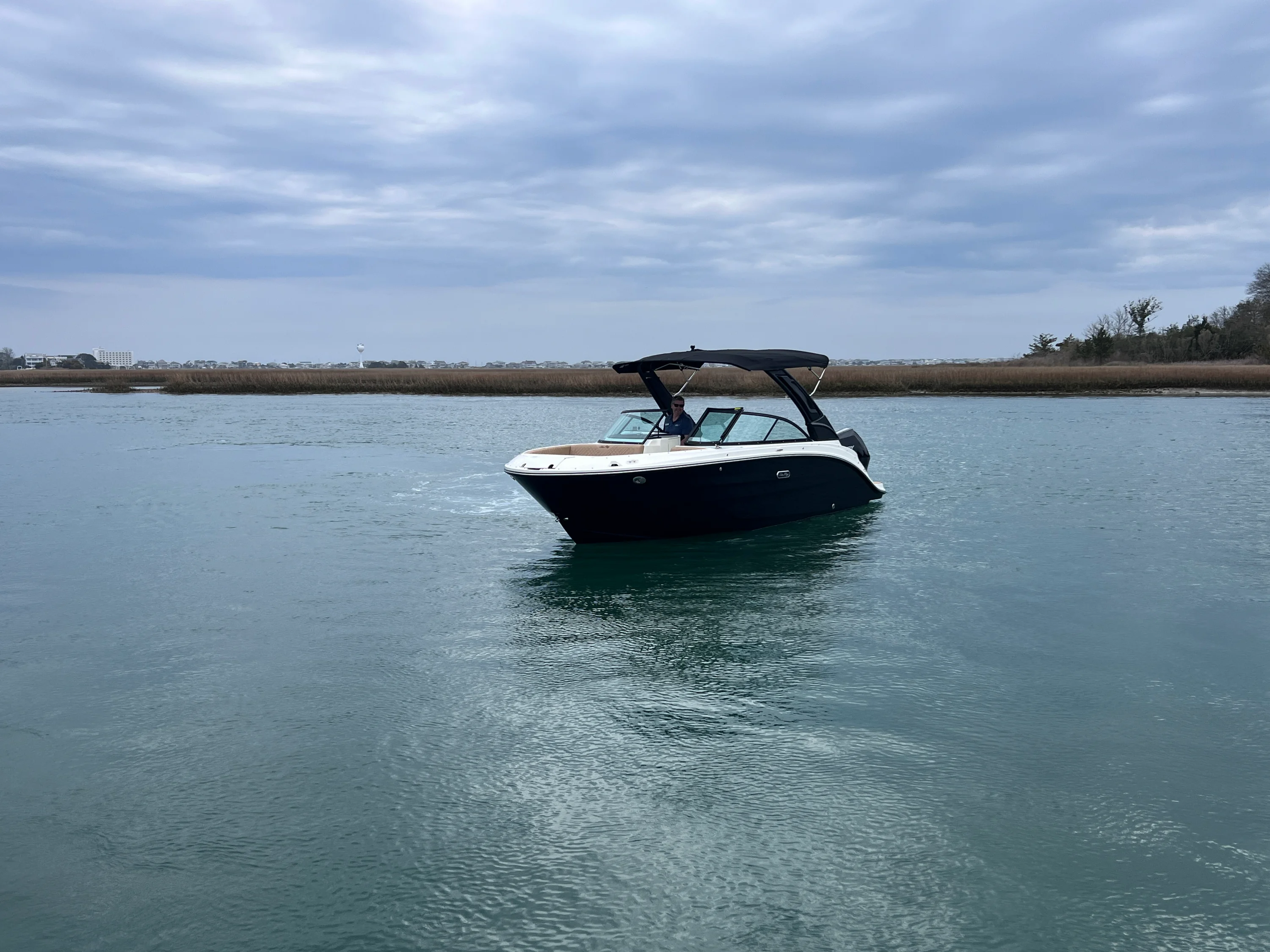 2026 Sea Ray SDX 230 Outboard Image Thumbnail #5