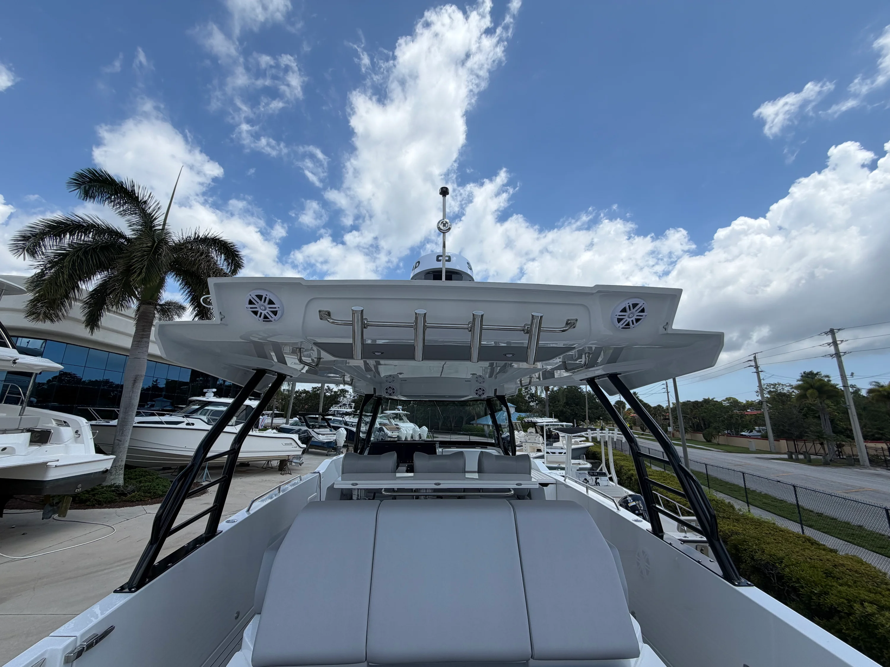 2026 Cruisers Yachts 38 VTR Image Thumbnail #4