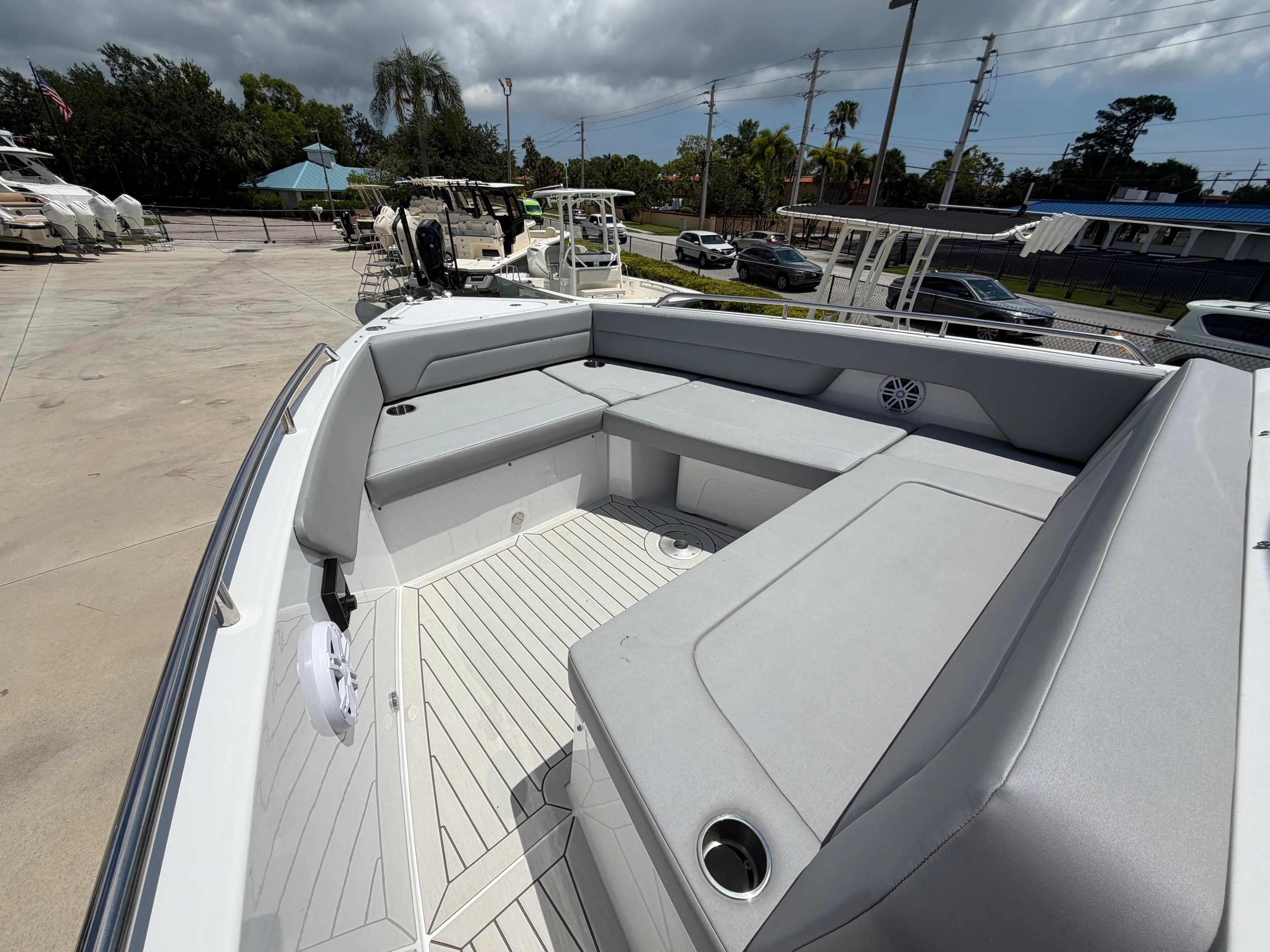 2026 Cruisers Yachts 38 VTR Image Thumbnail #17