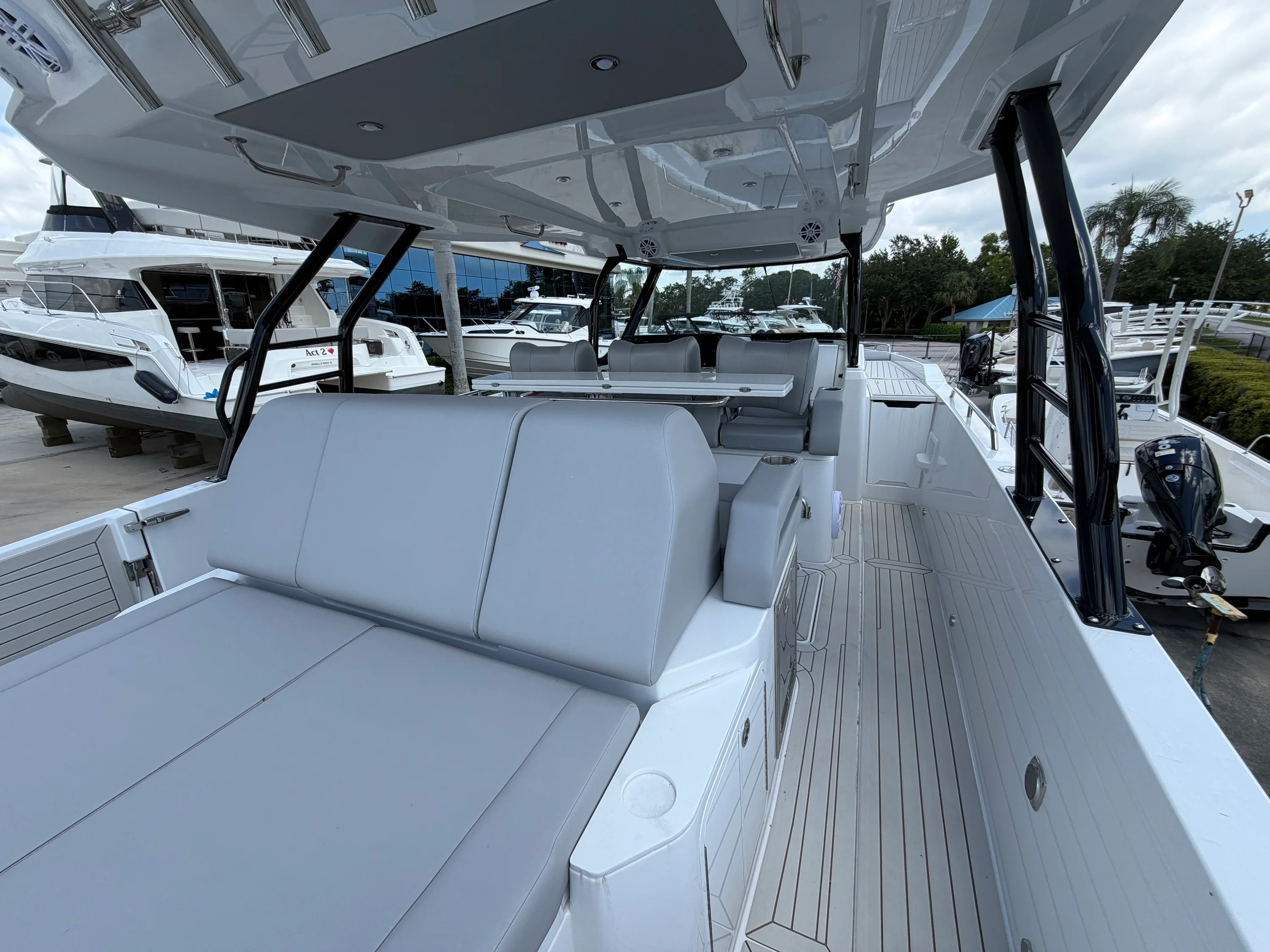 2026 Cruisers Yachts 38 VTR Image Thumbnail #6