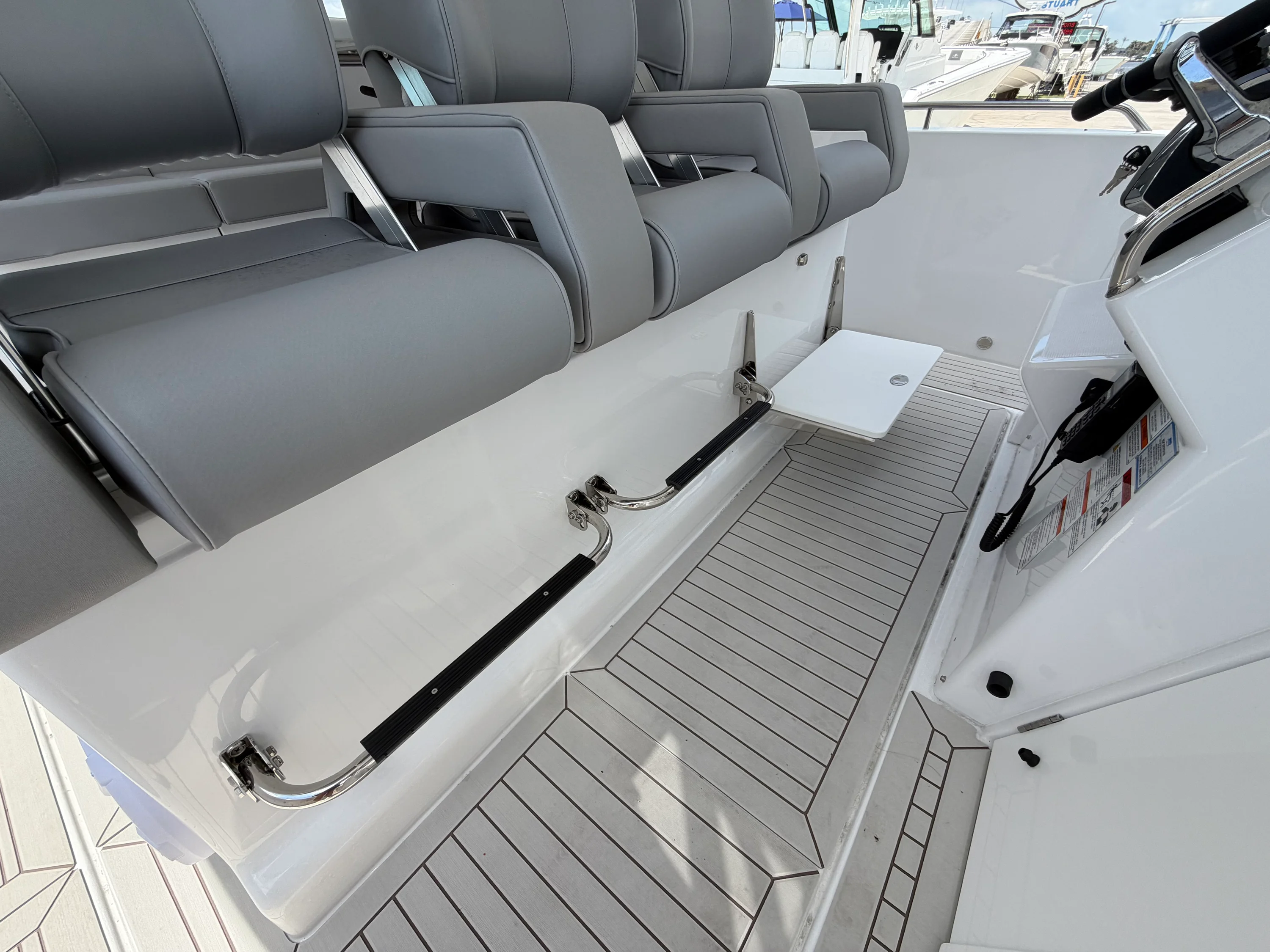 2026 Cruisers Yachts 38 VTR Image Thumbnail #9