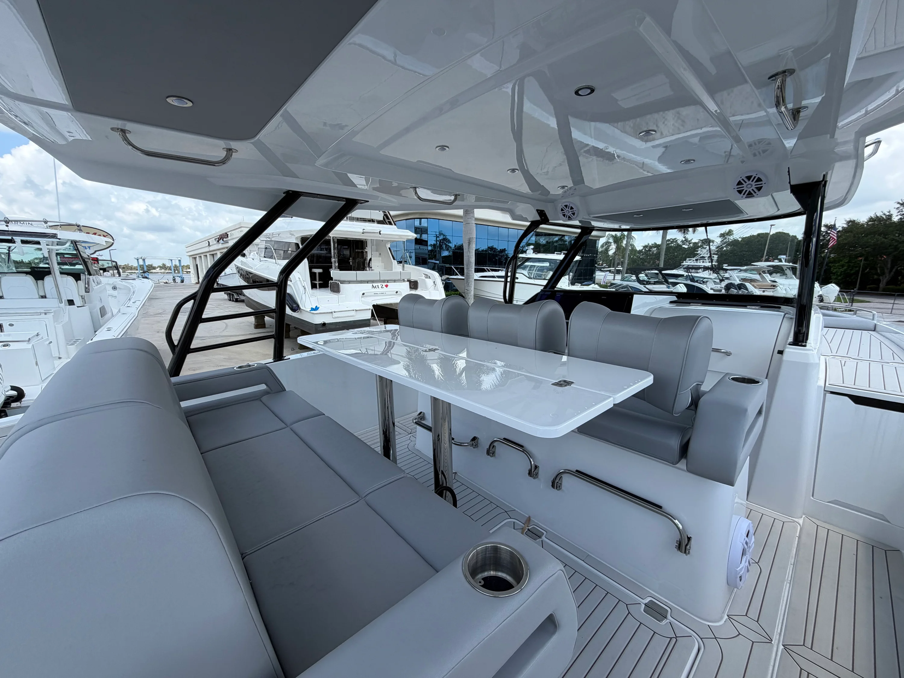 2026 Cruisers Yachts 38 VTR Image Thumbnail #7