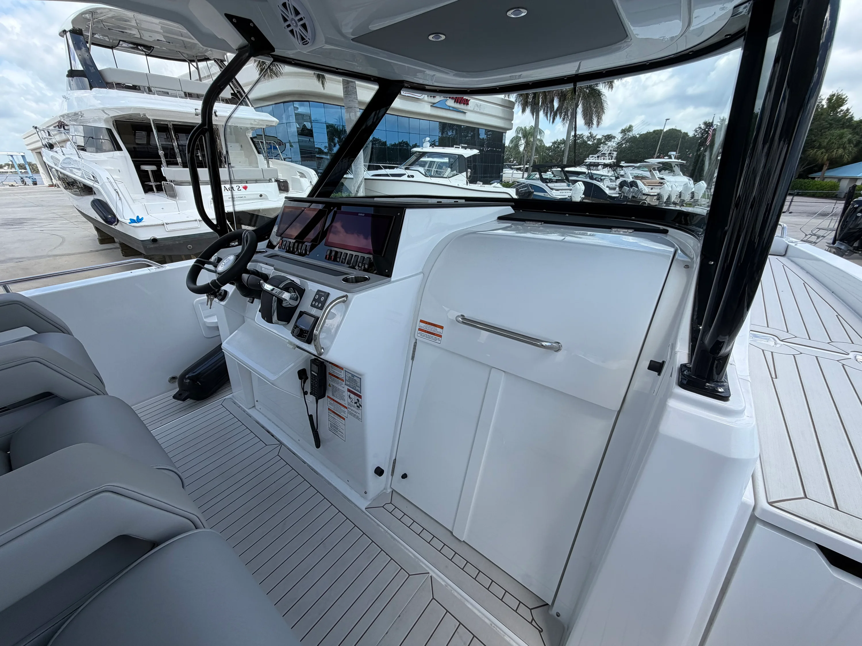 2026 Cruisers Yachts 38 VTR Image Thumbnail #10