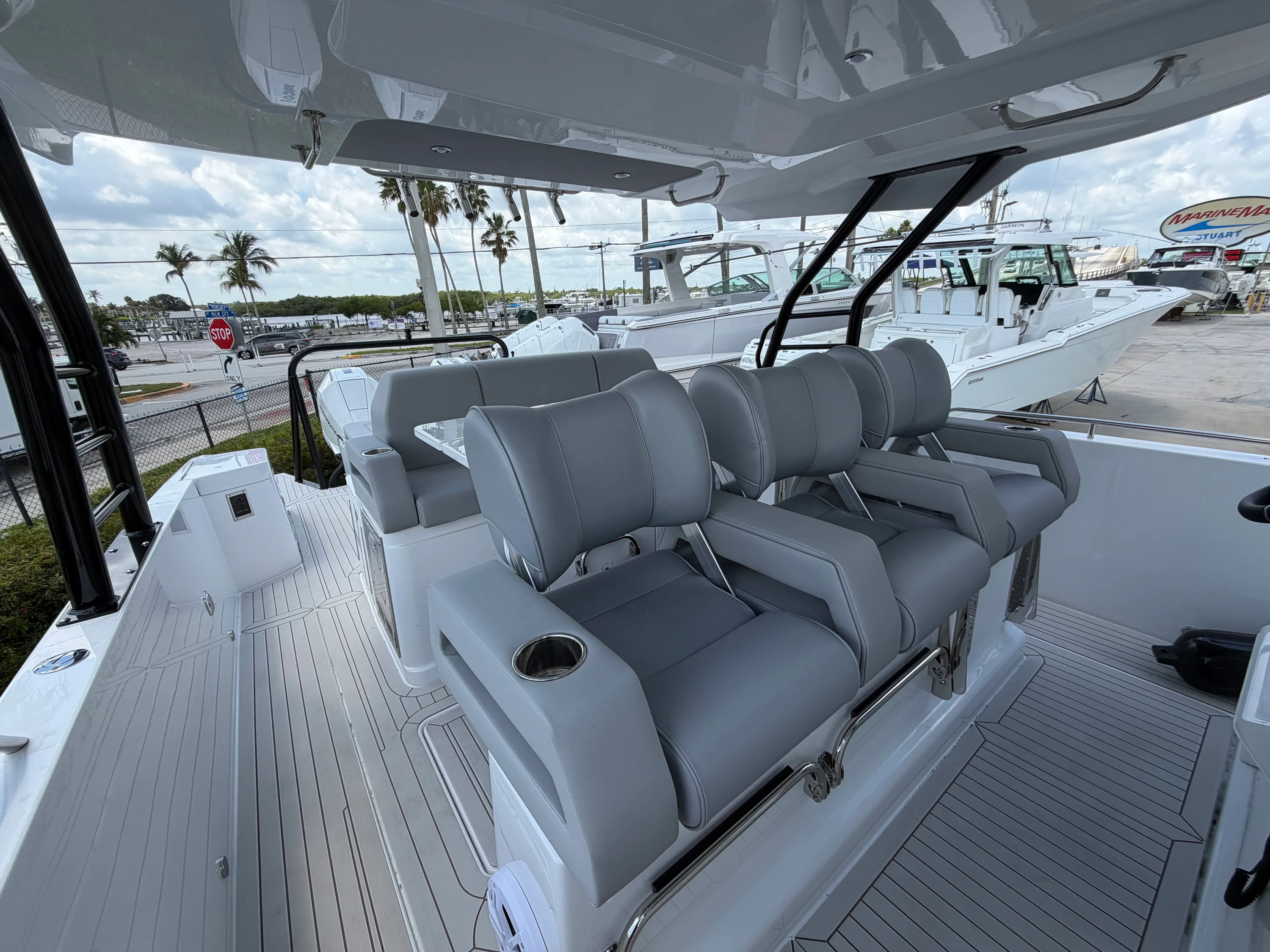 2026 Cruisers Yachts 38 VTR Image Thumbnail #8