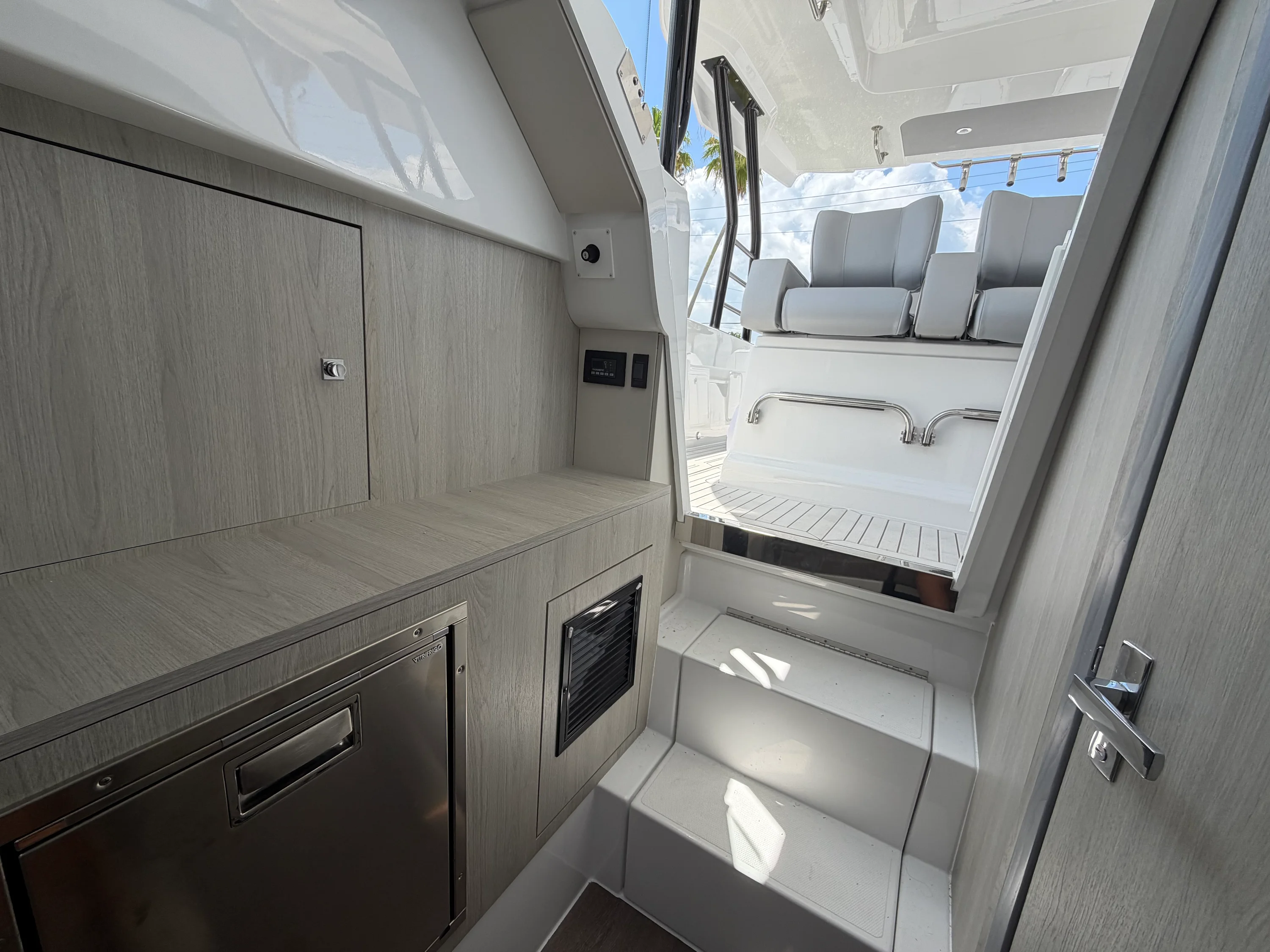 2026 Cruisers Yachts 38 VTR Image Thumbnail #24