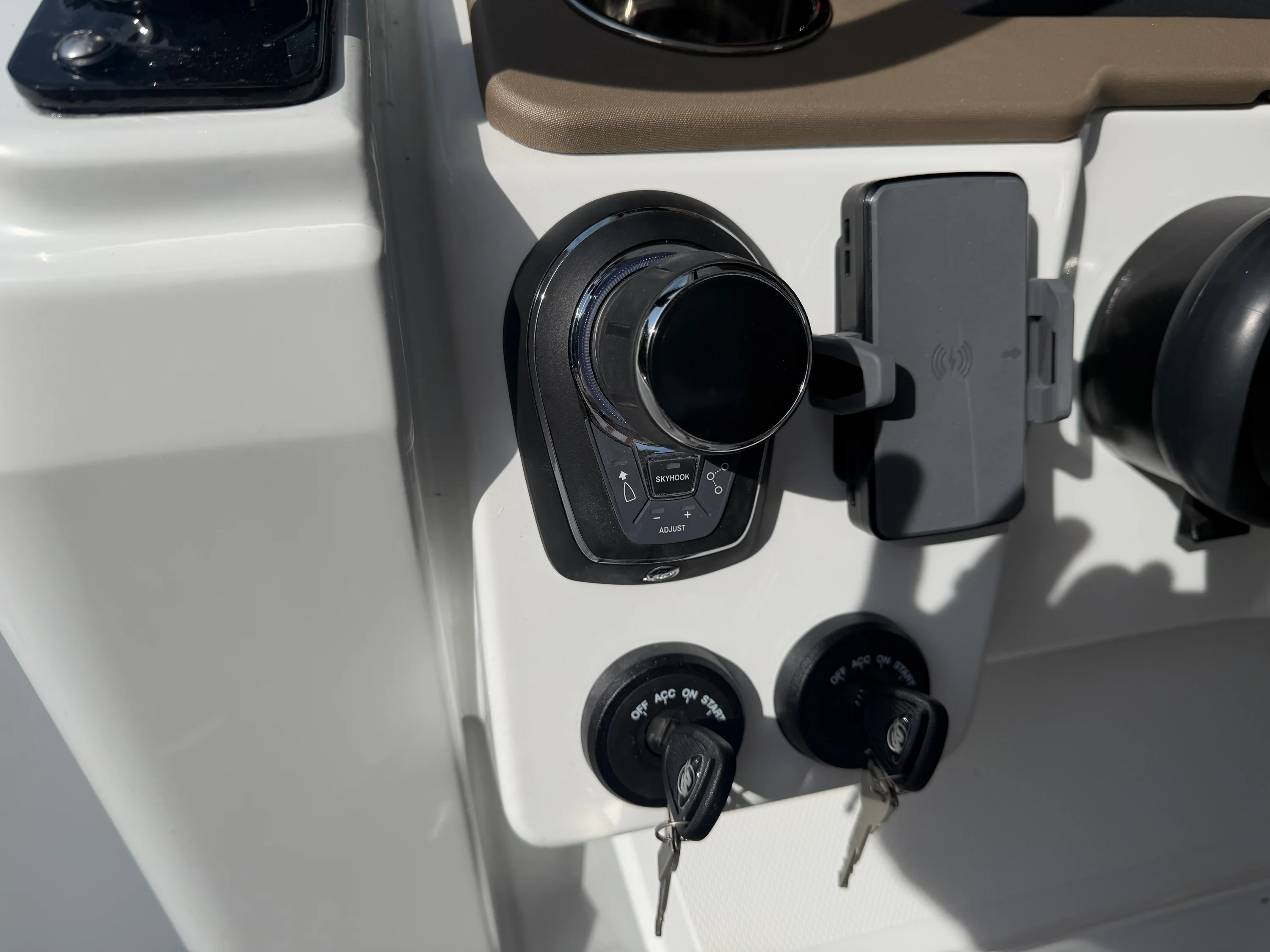2026 Cruisers Yachts 38 VTR Image Thumbnail #9