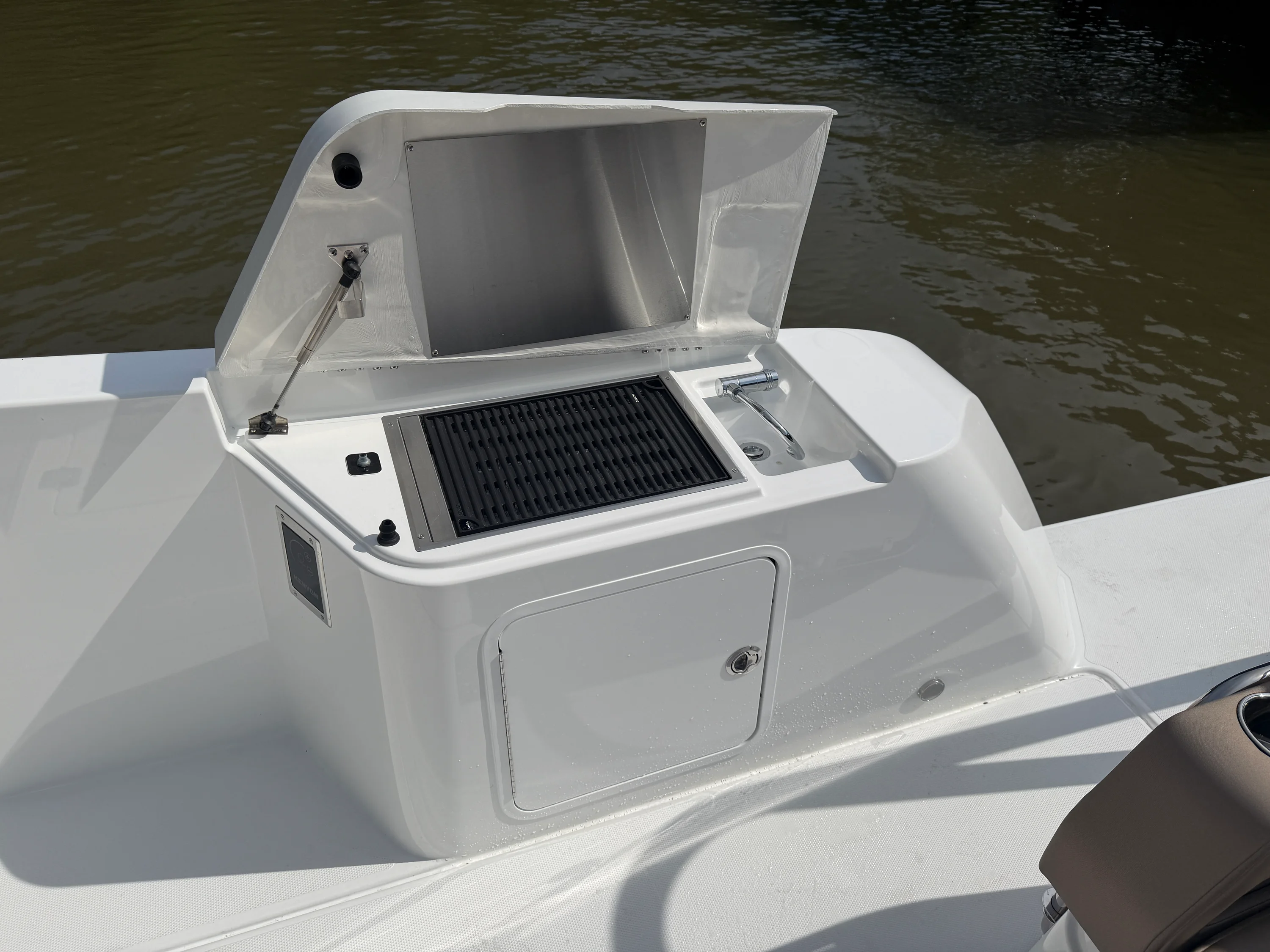 2026 Cruisers Yachts 38 VTR Image Thumbnail #13