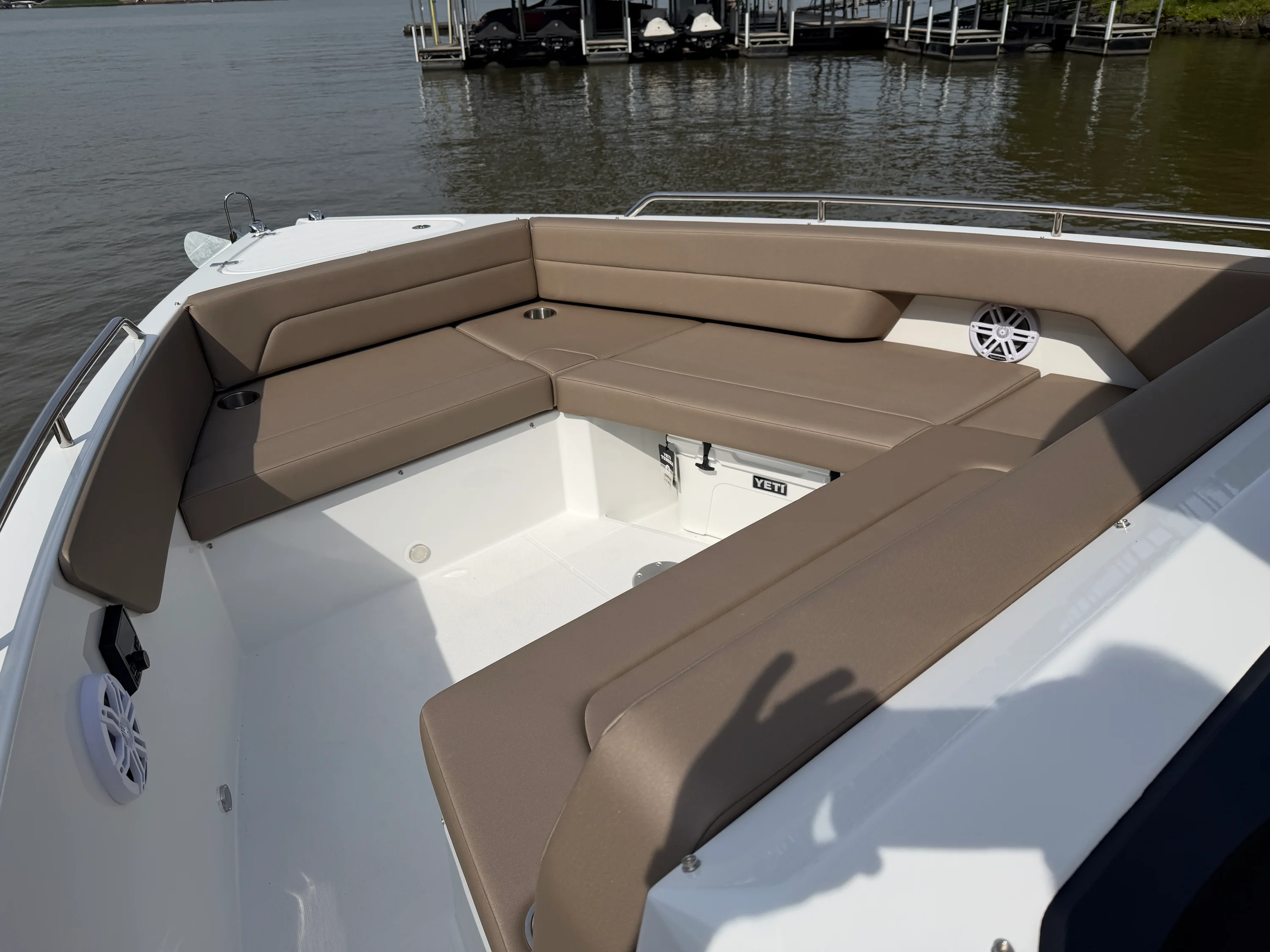 2026 Cruisers Yachts 38 VTR Image Thumbnail #18