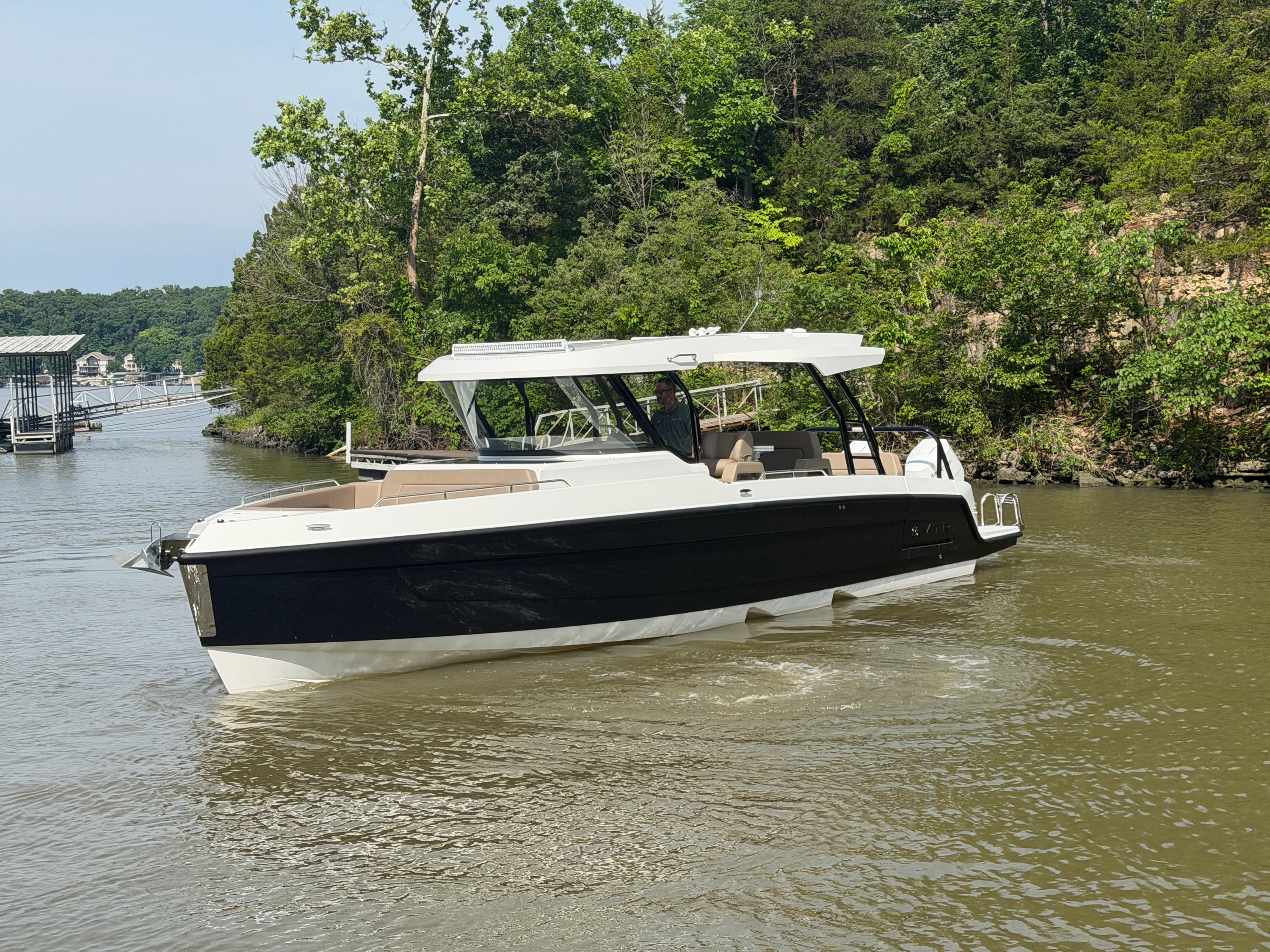 2026 Cruisers Yachts 38 VTR Image Thumbnail #4