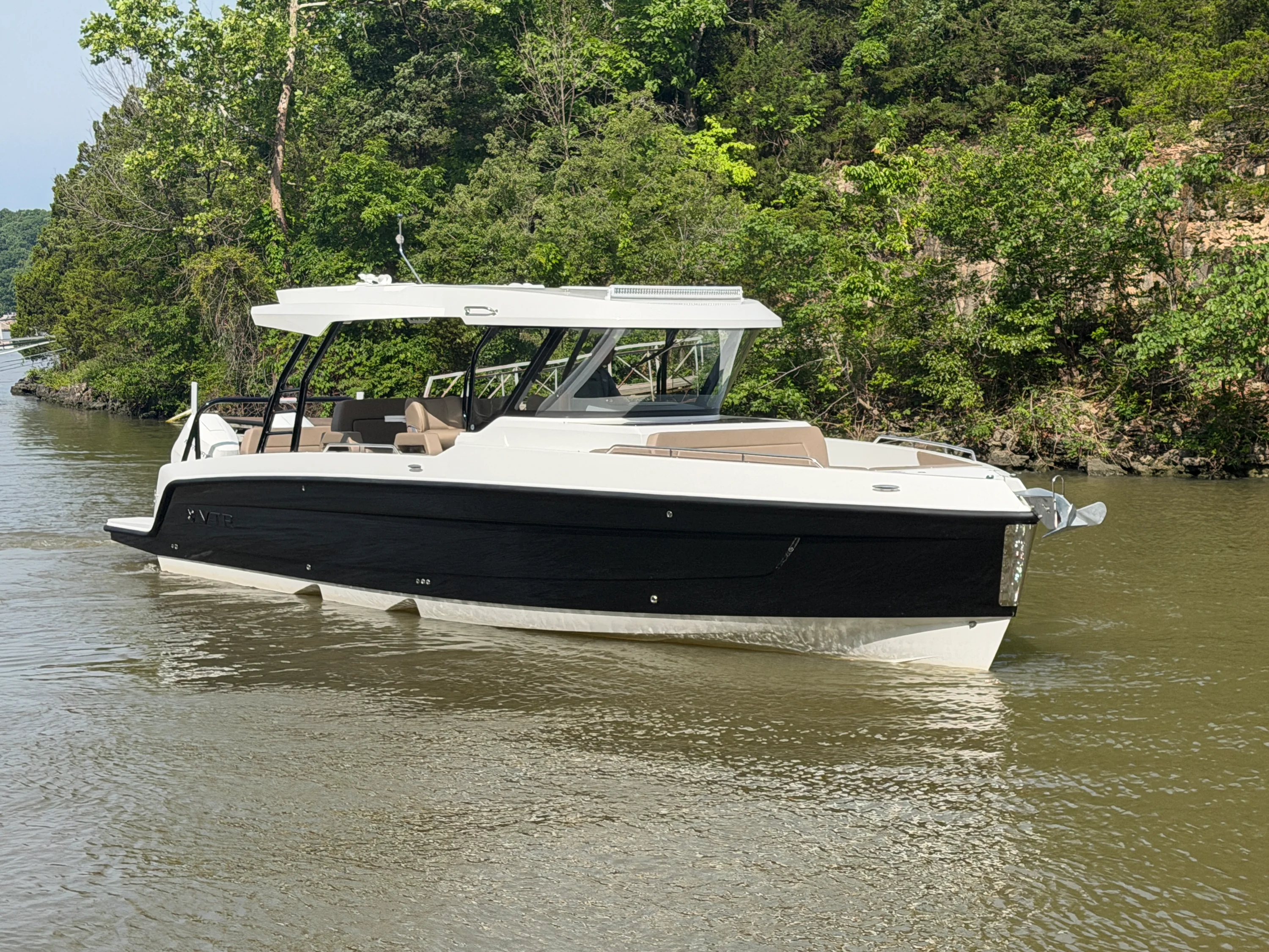 2026 Cruisers Yachts 38 VTR Image Thumbnail #6