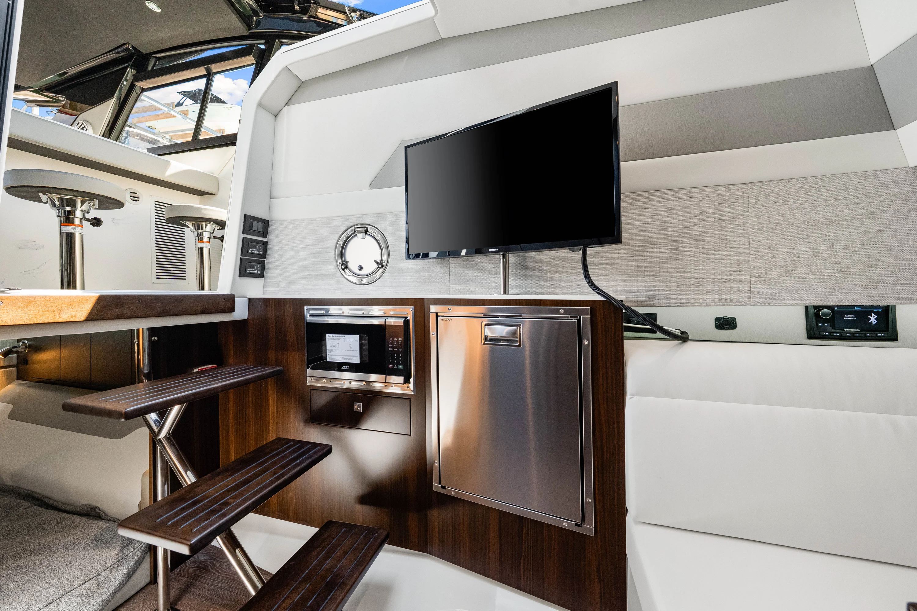 2026 Cruisers Yachts 42 GLS Outboard Image Thumbnail #93