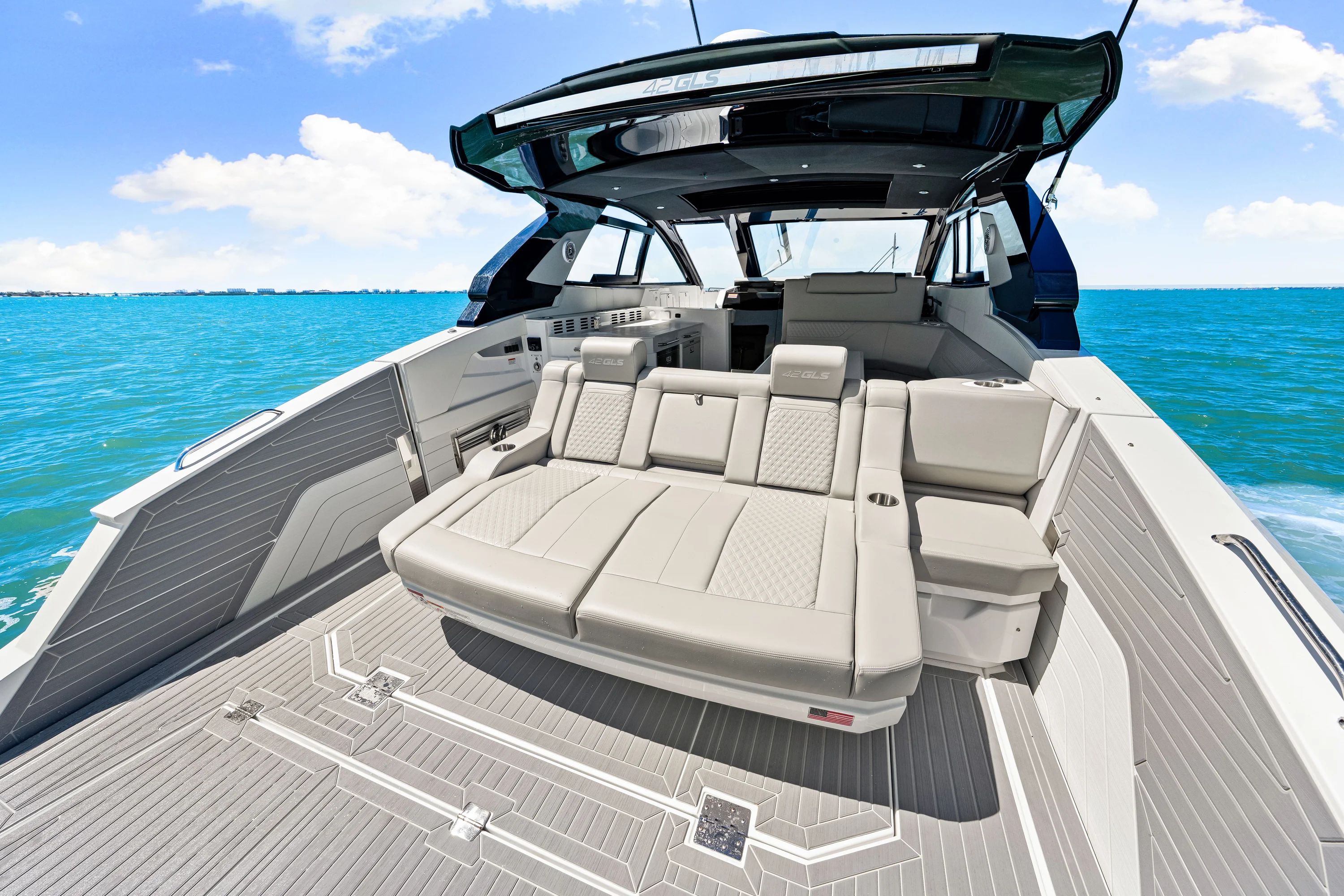 2026 Cruisers Yachts 42 GLS Outboard Image Thumbnail #34