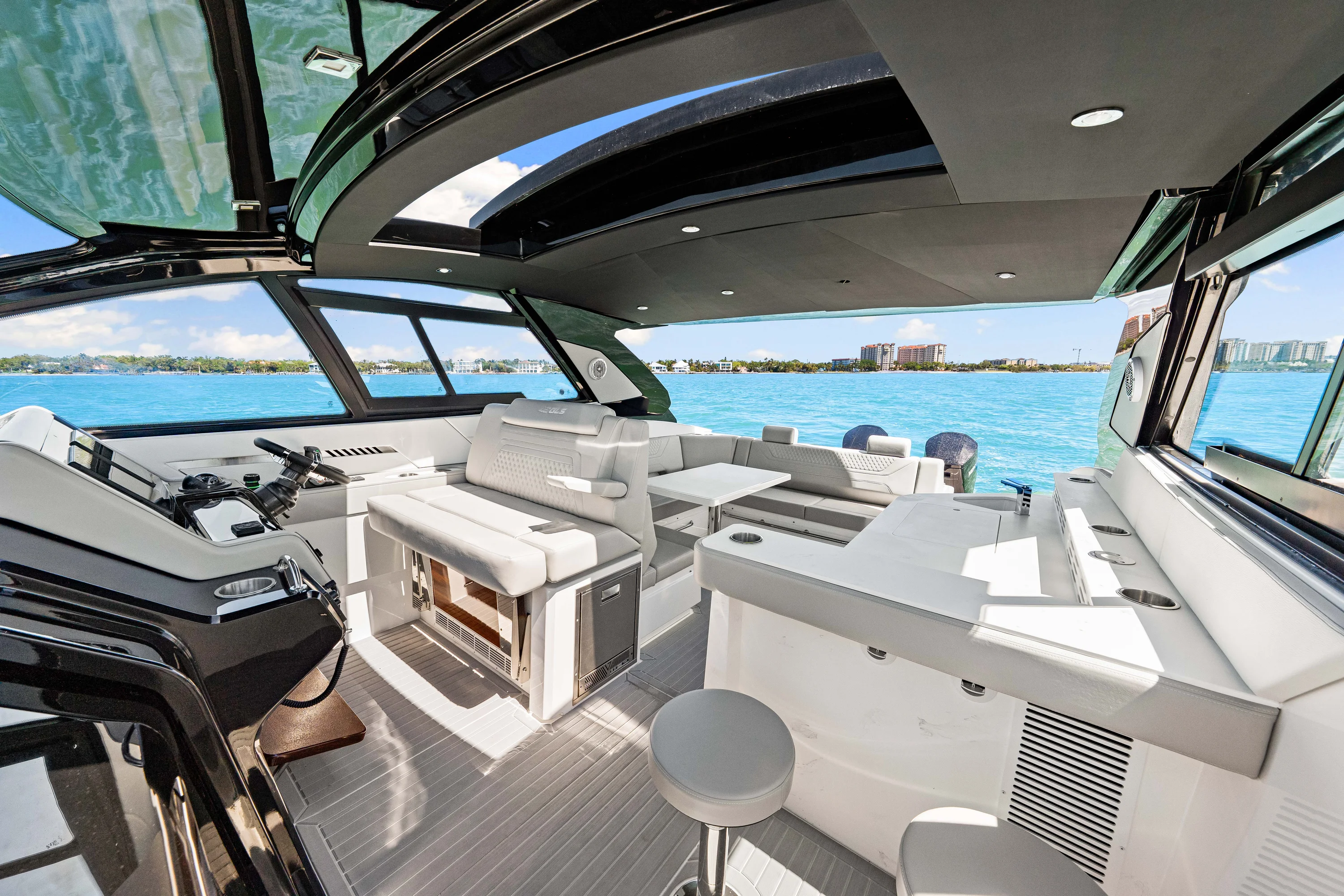 2026 Cruisers Yachts 42 GLS Outboard Image Thumbnail #10