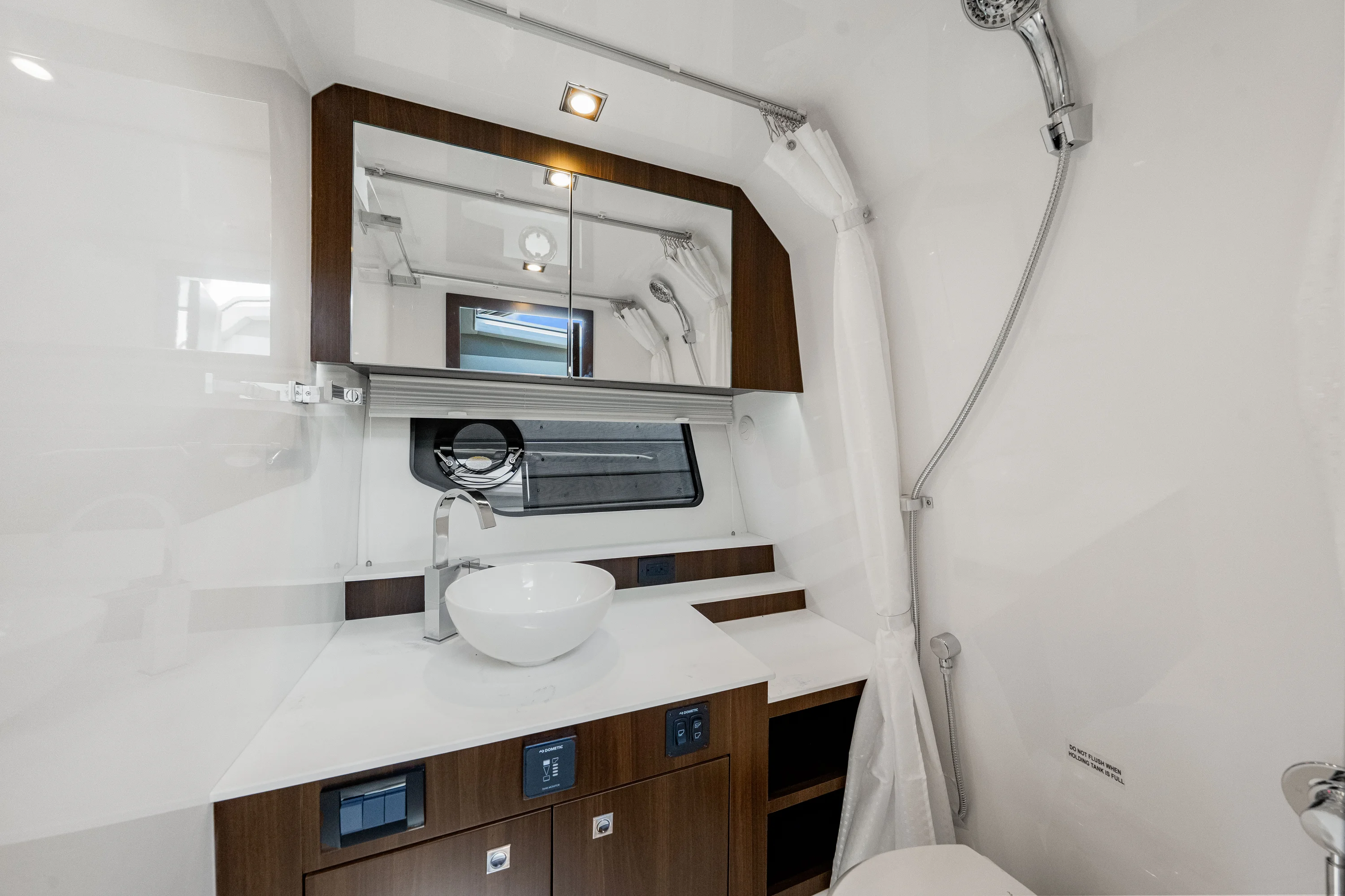 2026 Cruisers Yachts 42 GLS Outboard Image Thumbnail #94