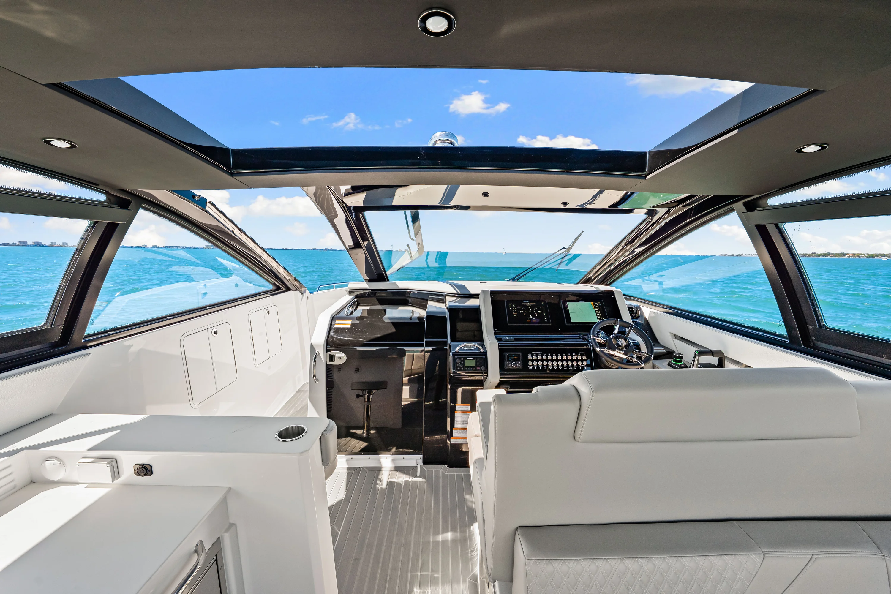 2026 Cruisers Yachts 42 GLS Outboard Image Thumbnail #8