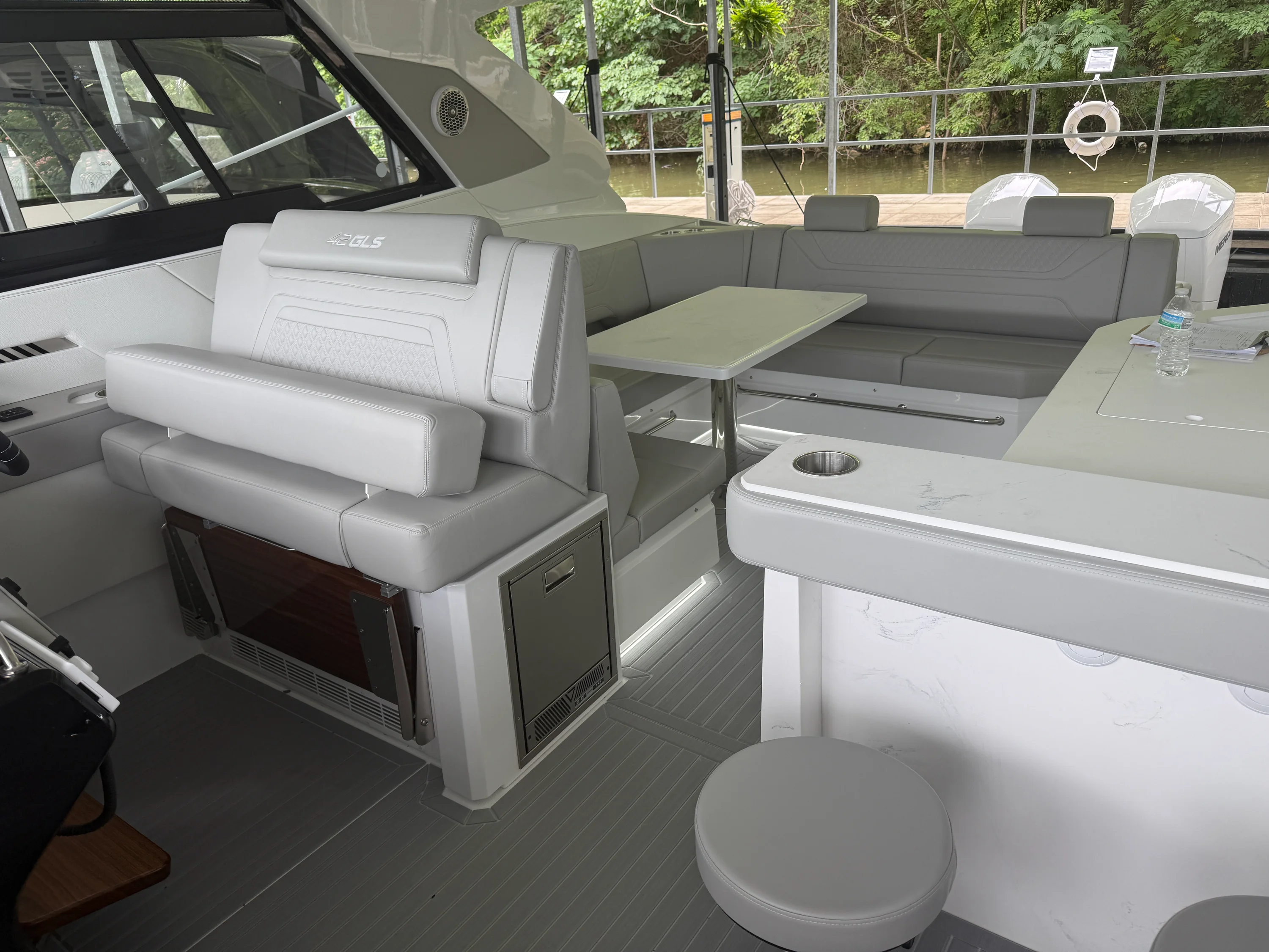 2027 Cruisers Yachts 42GLS-OB Image Thumbnail #5