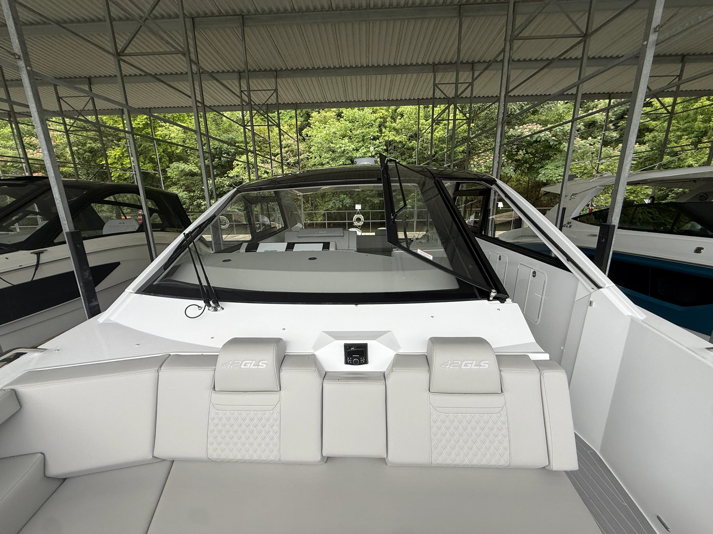 2027 Cruisers Yachts 42GLS-OB Image Thumbnail #12