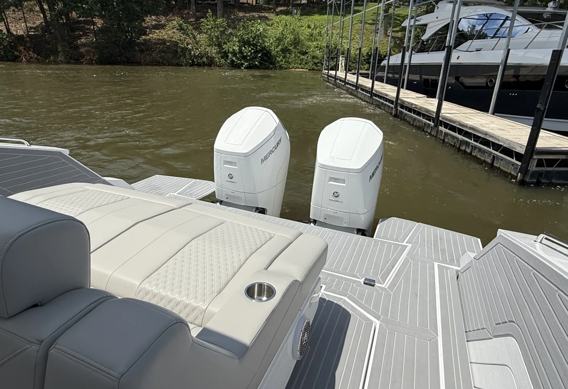 2027 Cruisers Yachts 42GLS-OB Image Thumbnail #30