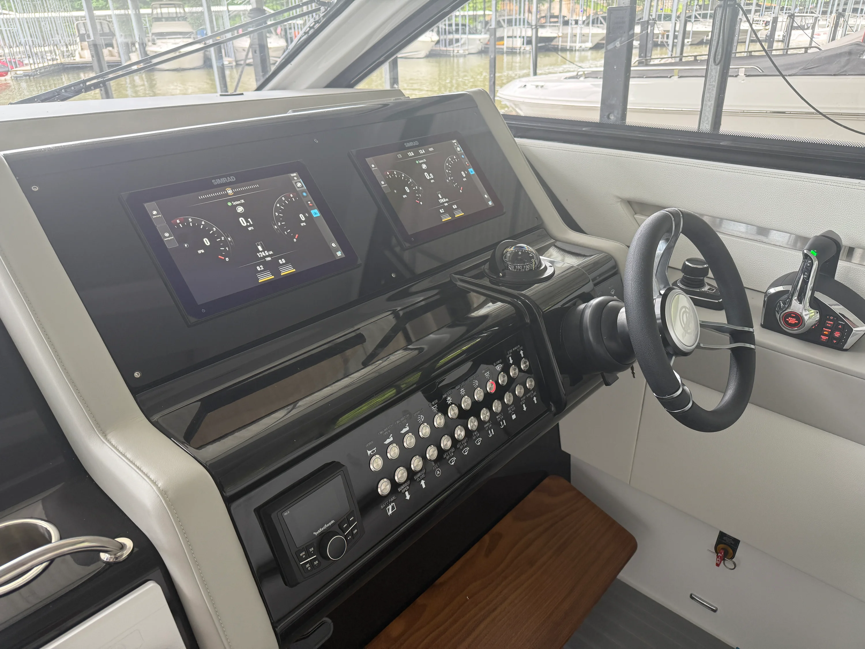 2027 Cruisers Yachts 42GLS-OB Image Thumbnail #6
