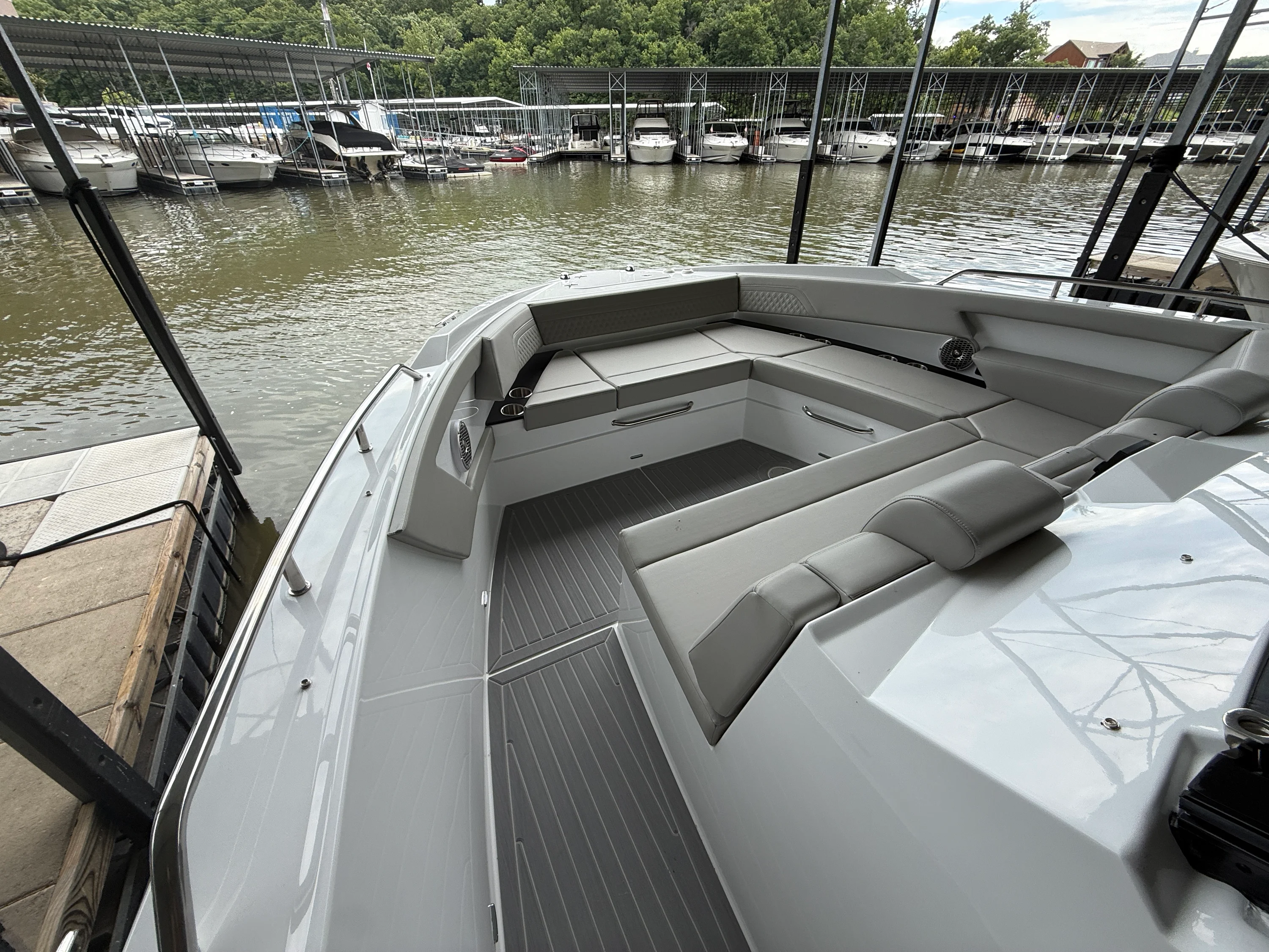 2027 Cruisers Yachts 42GLS-OB Image Thumbnail #9