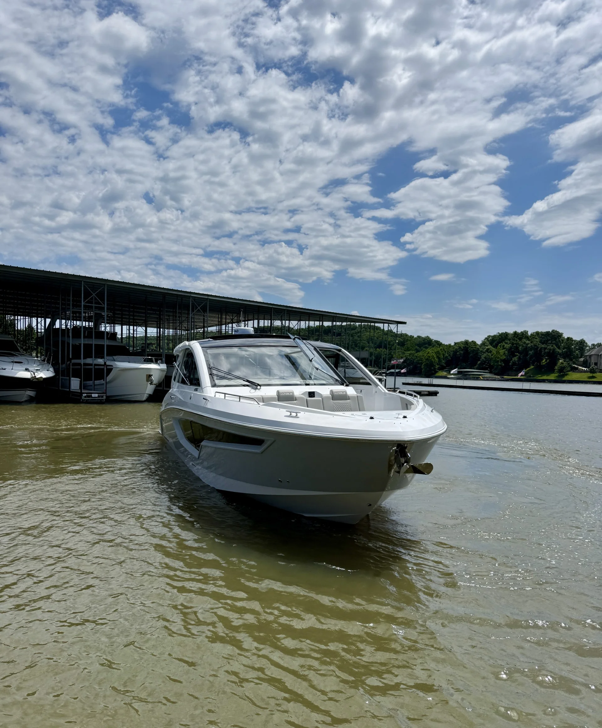 2027 Cruisers Yachts 42GLS-OB Image Thumbnail #3