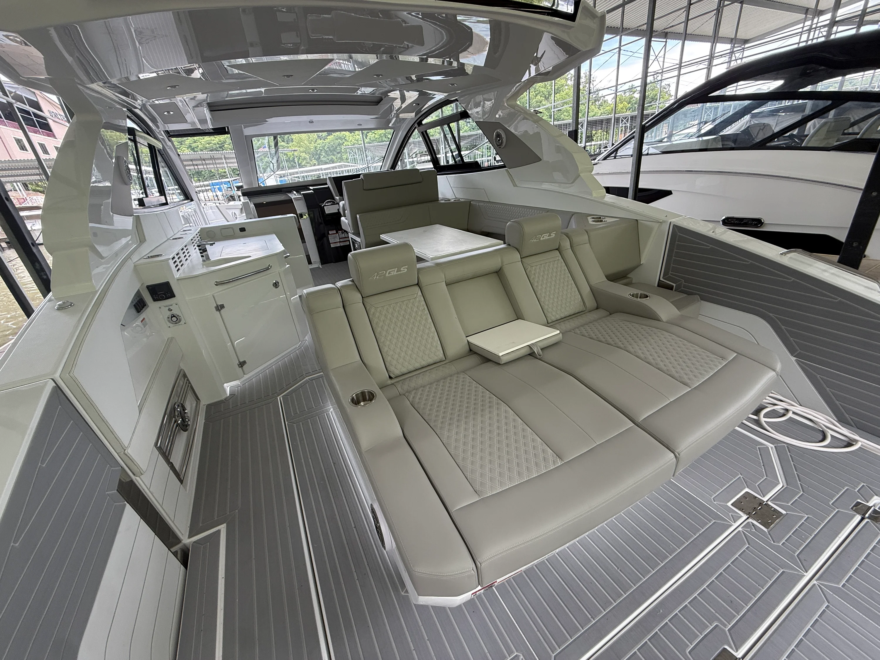2027 Cruisers Yachts 42GLS-OB Image Thumbnail #19