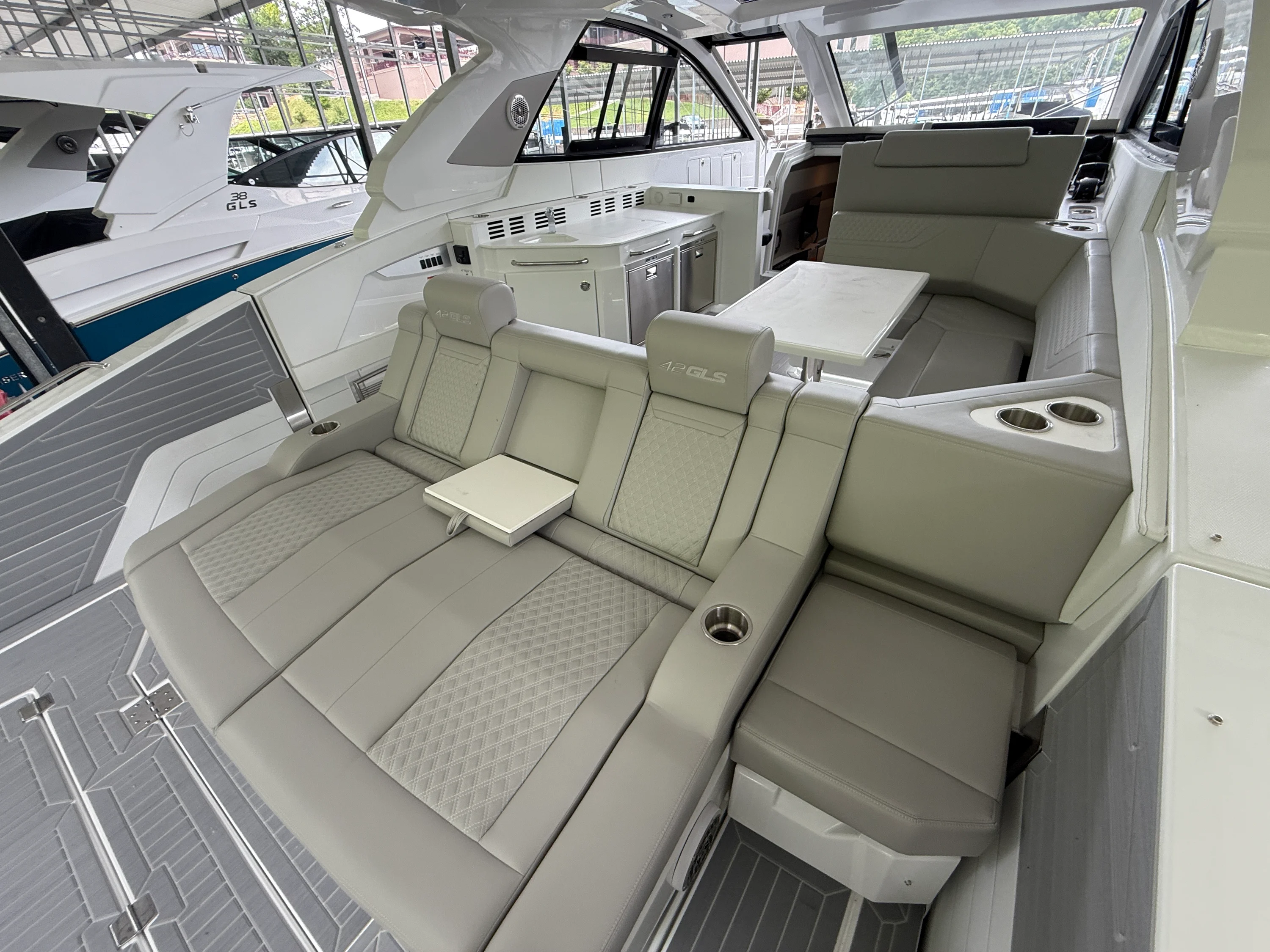 2027 Cruisers Yachts 42GLS-OB Image Thumbnail #20