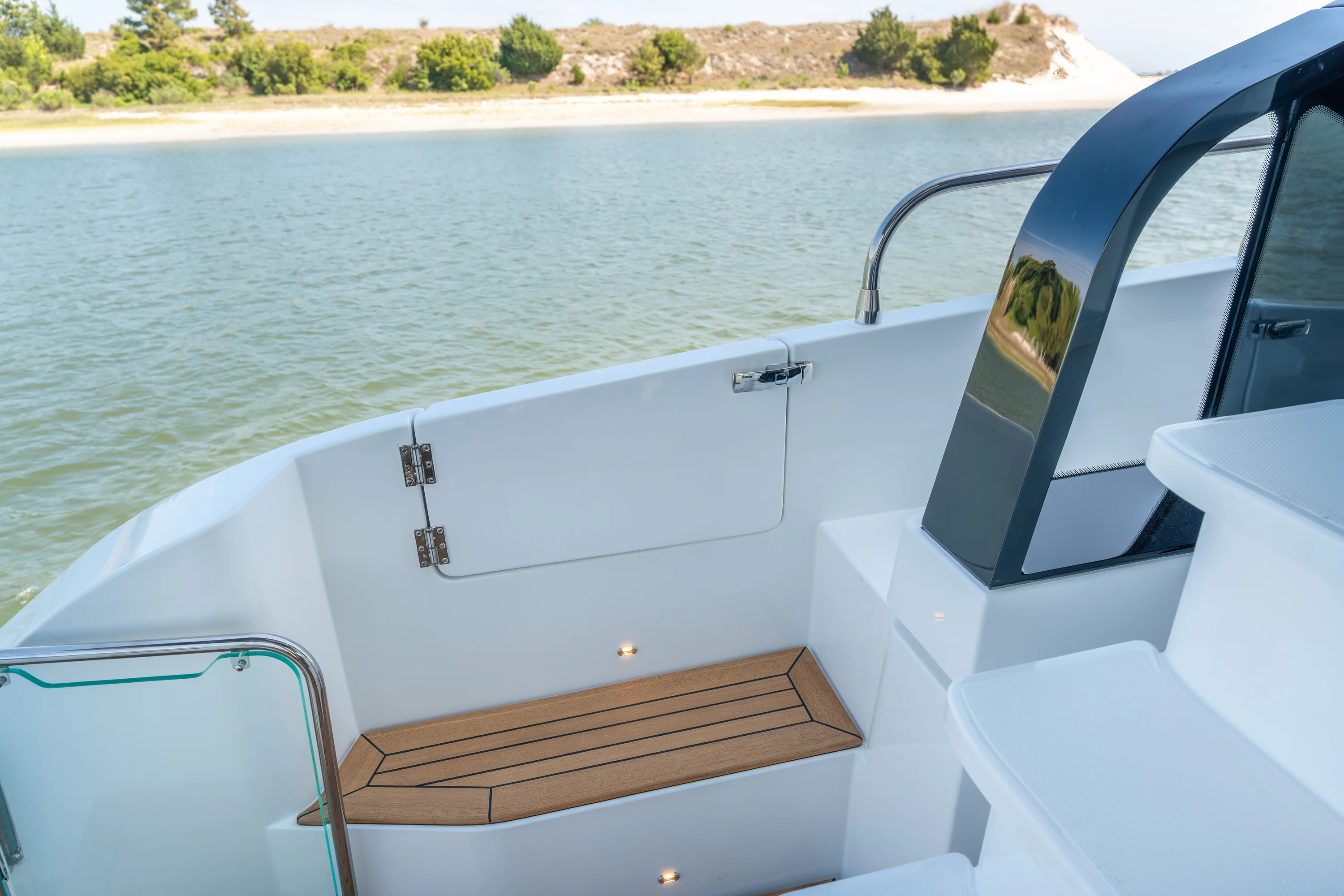 2026 Cruisers Yachts 50 FLY Image Thumbnail #31