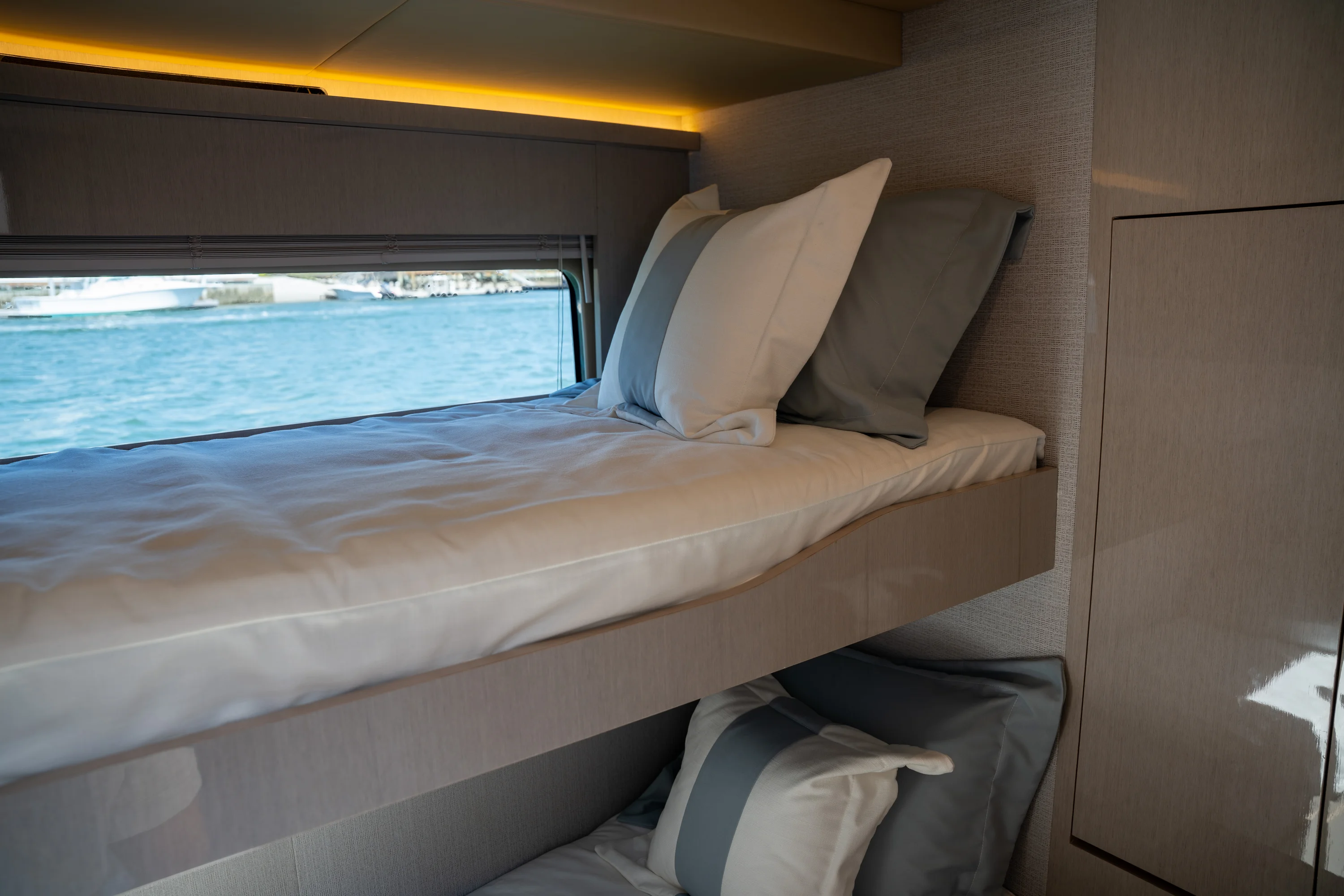 2026 Cruisers Yachts 50 FLY Image Thumbnail #11