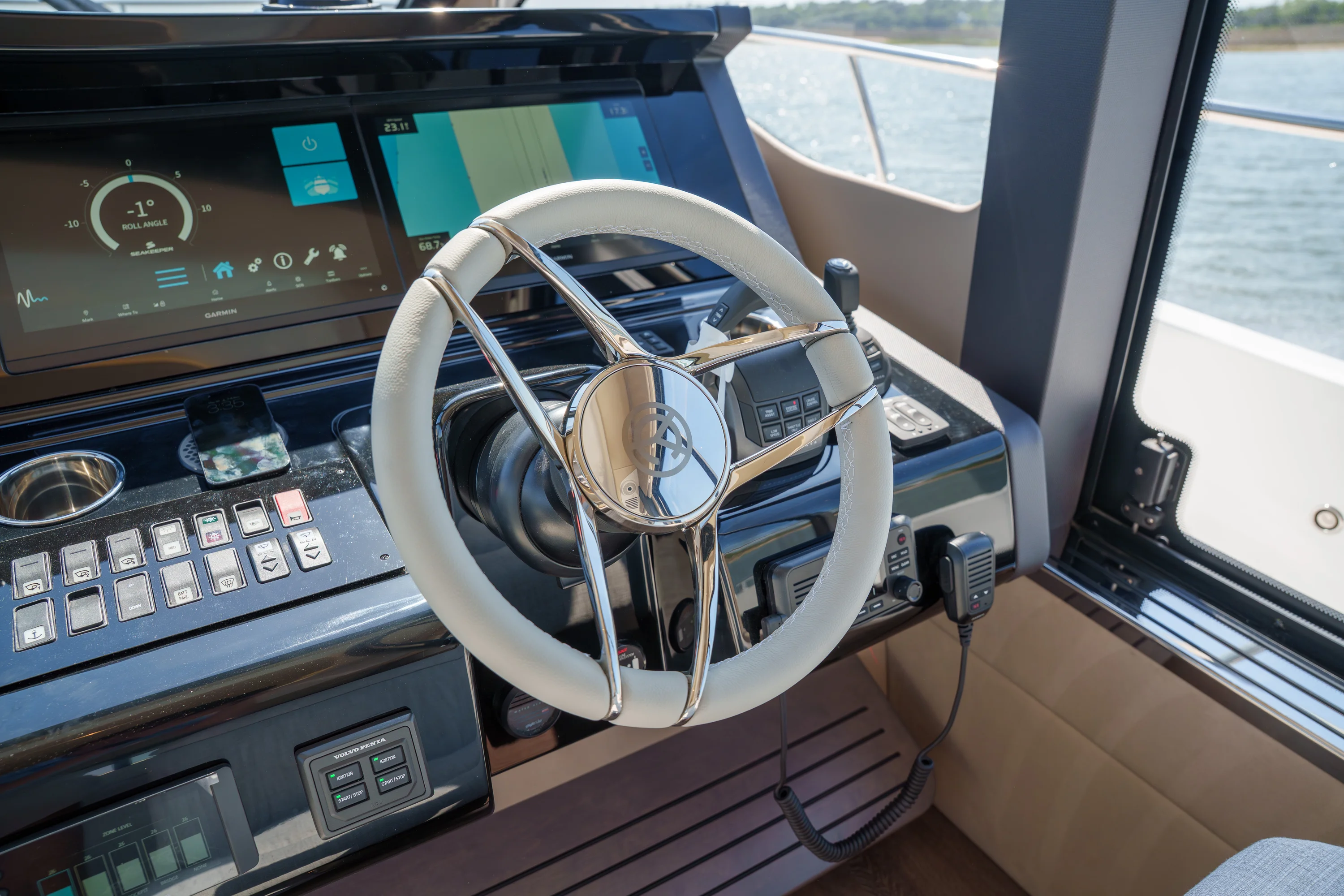 2026 Cruisers Yachts 50 FLY Image Thumbnail #37