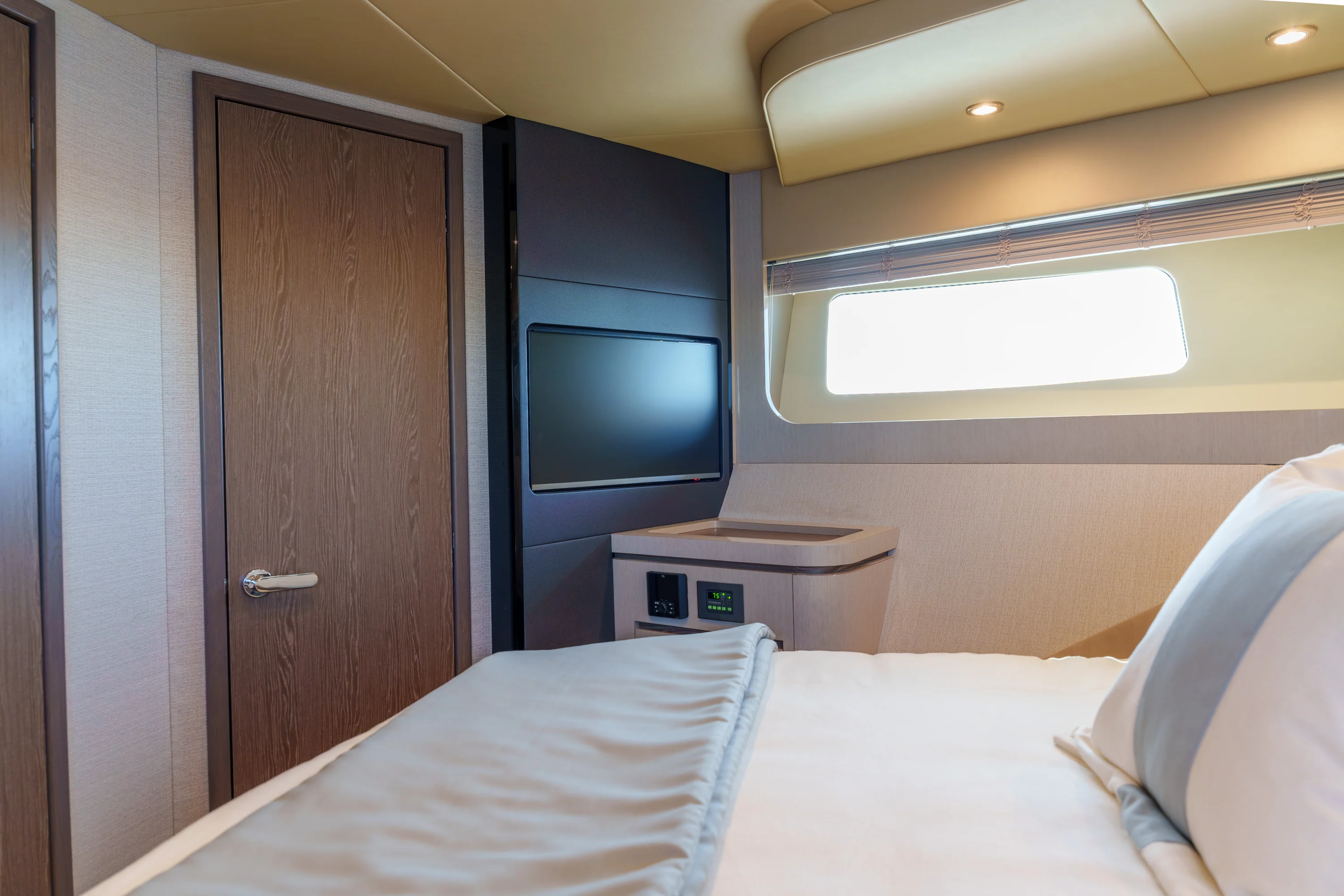 2026 Cruisers Yachts 50 FLY Image Thumbnail #42