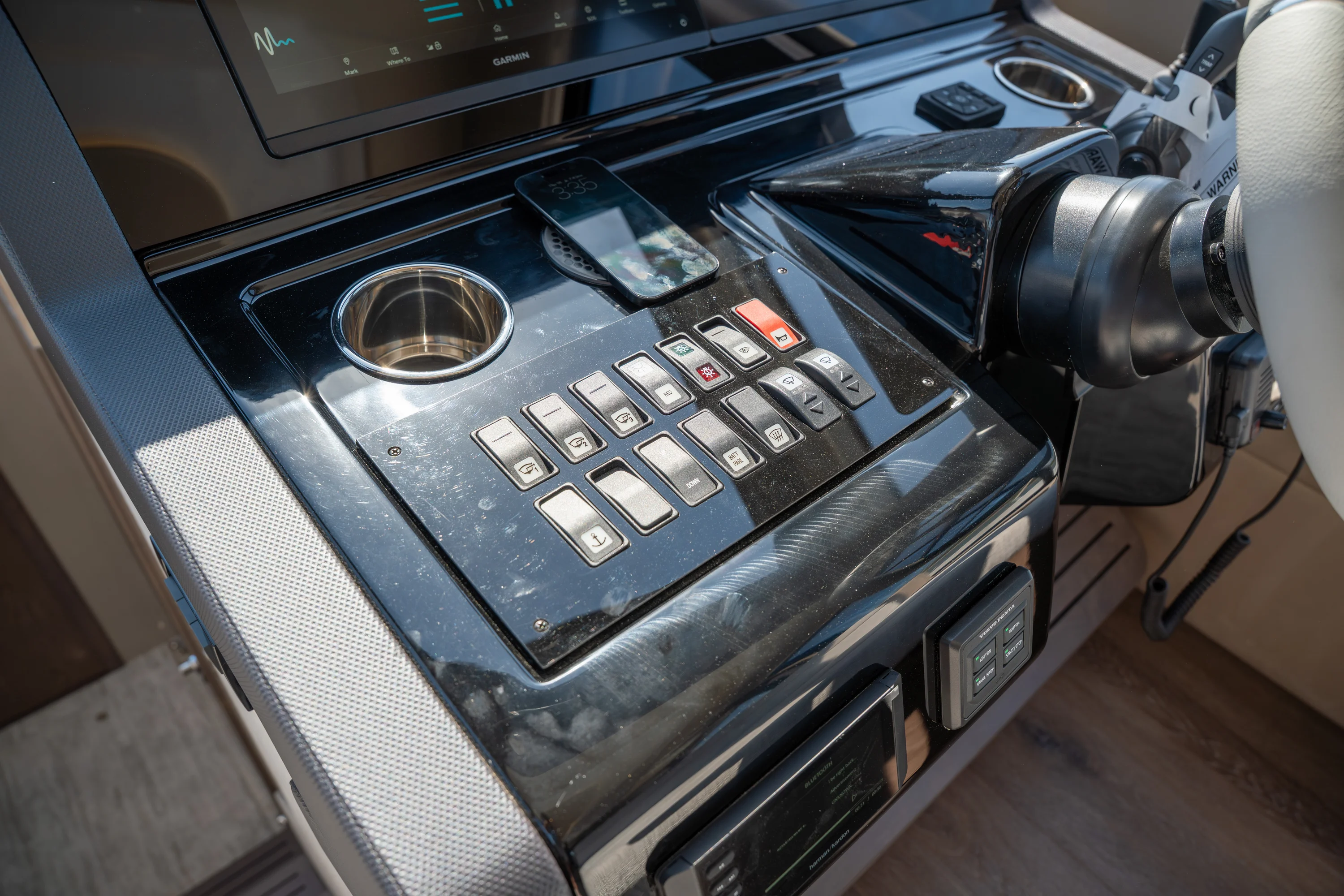 2026 Cruisers Yachts 50 FLY Image Thumbnail #39