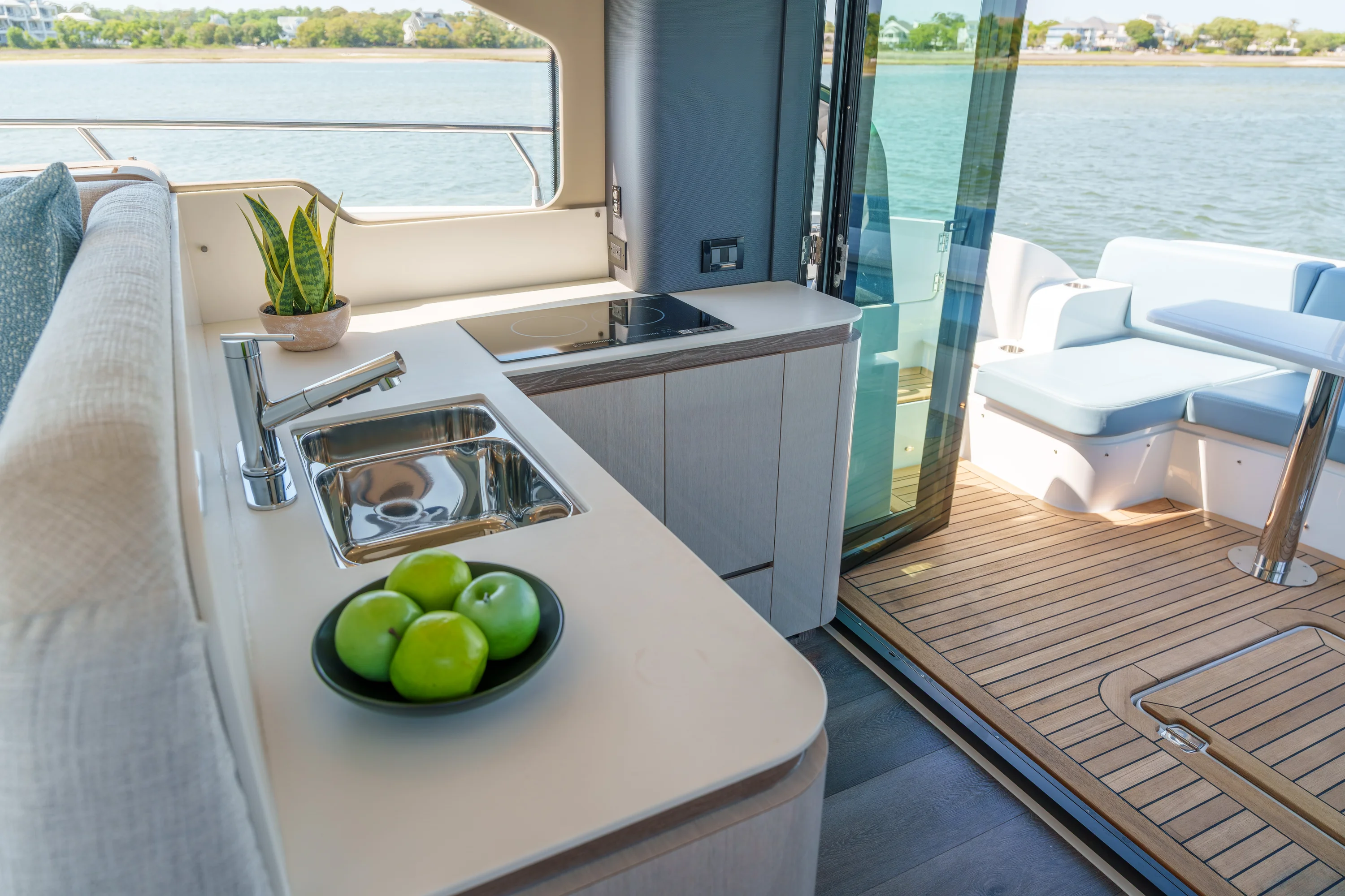 2026 Cruisers Yachts 50 FLY Image Thumbnail #33