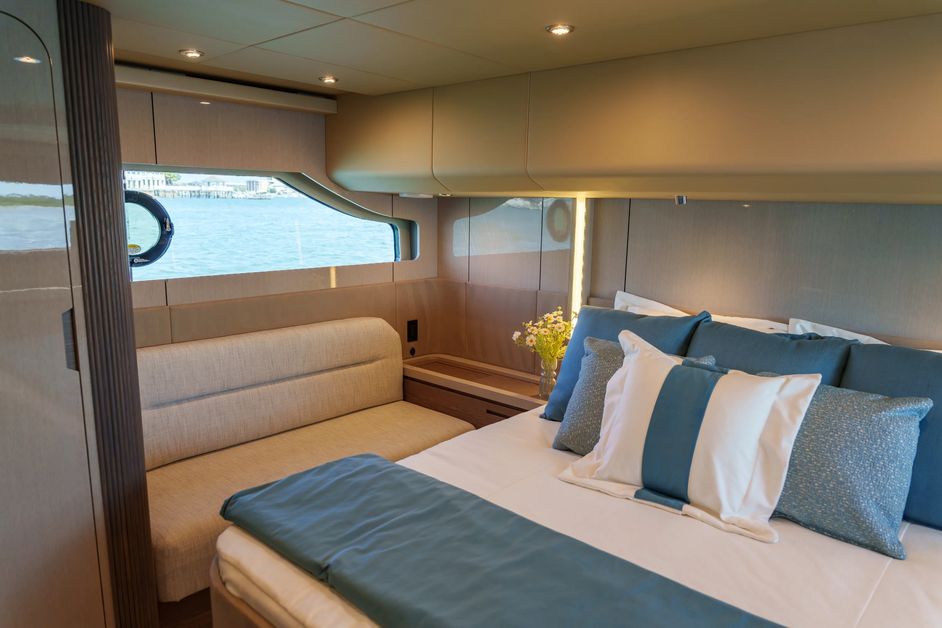 2026 Cruisers Yachts 50 FLY Image Thumbnail #9