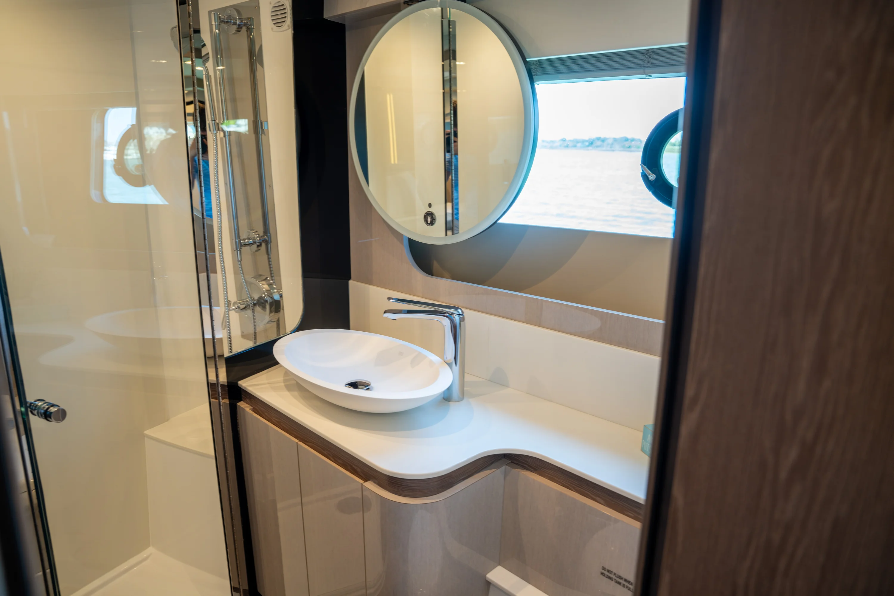 2026 Cruisers Yachts 50 FLY Image Thumbnail #14