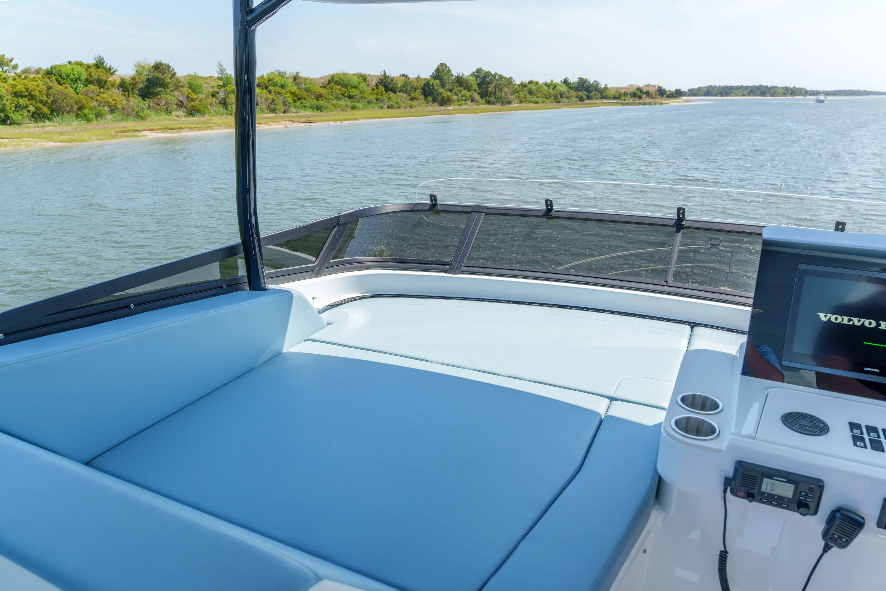 2026 Cruisers Yachts 50 FLY Image Thumbnail #25