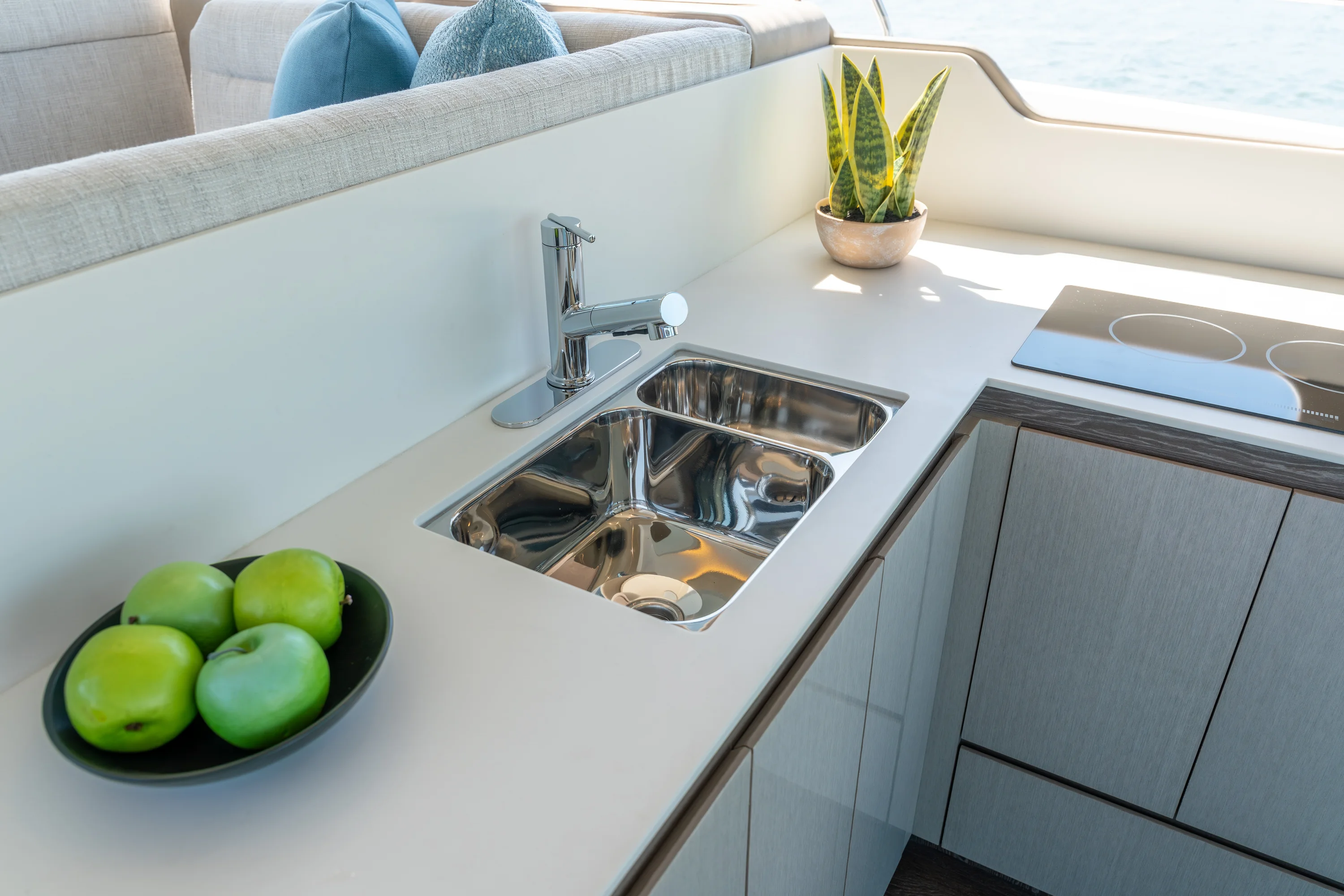 2026 Cruisers Yachts 50 FLY Image Thumbnail #20