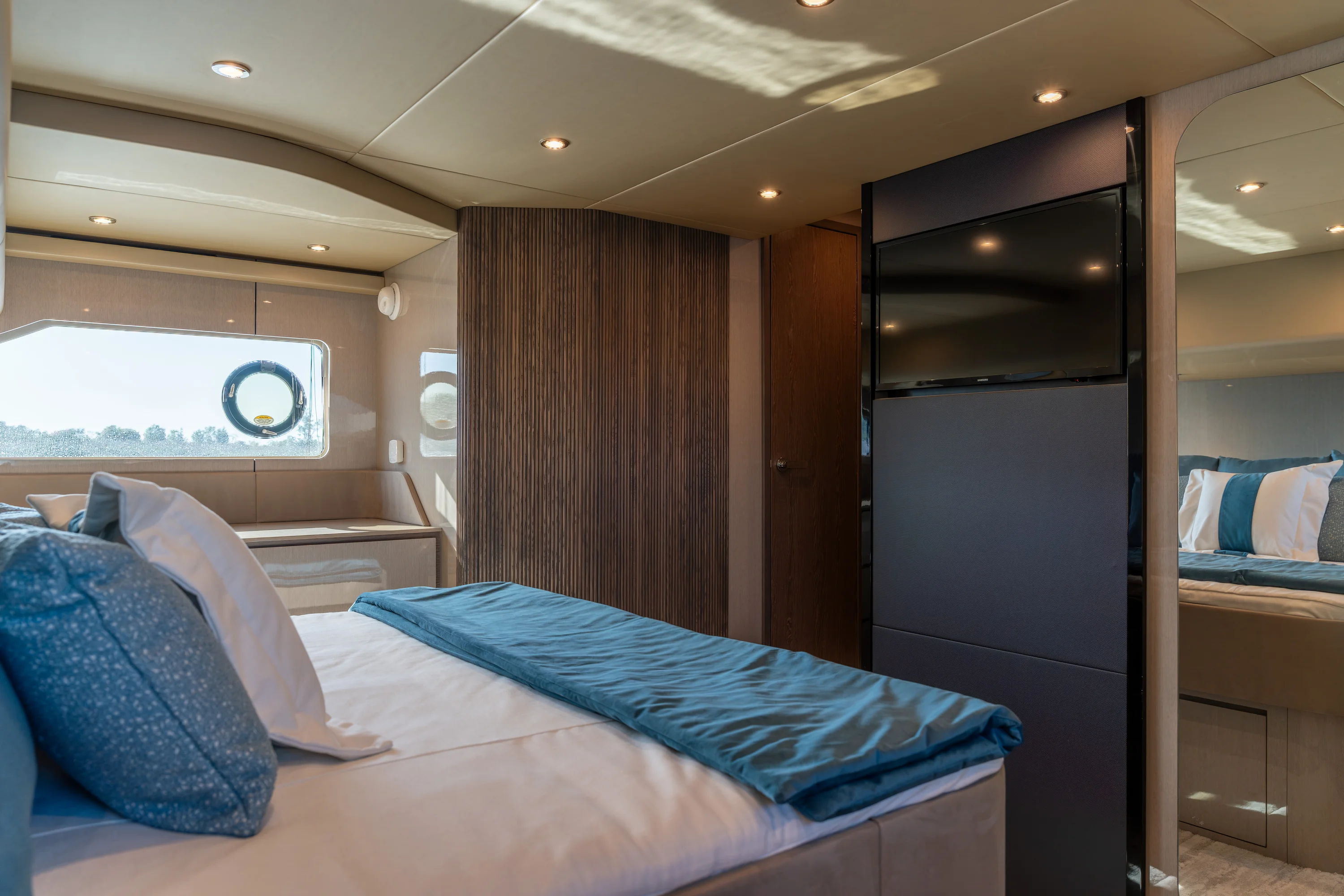 2026 Cruisers Yachts 50 FLY Image Thumbnail #43