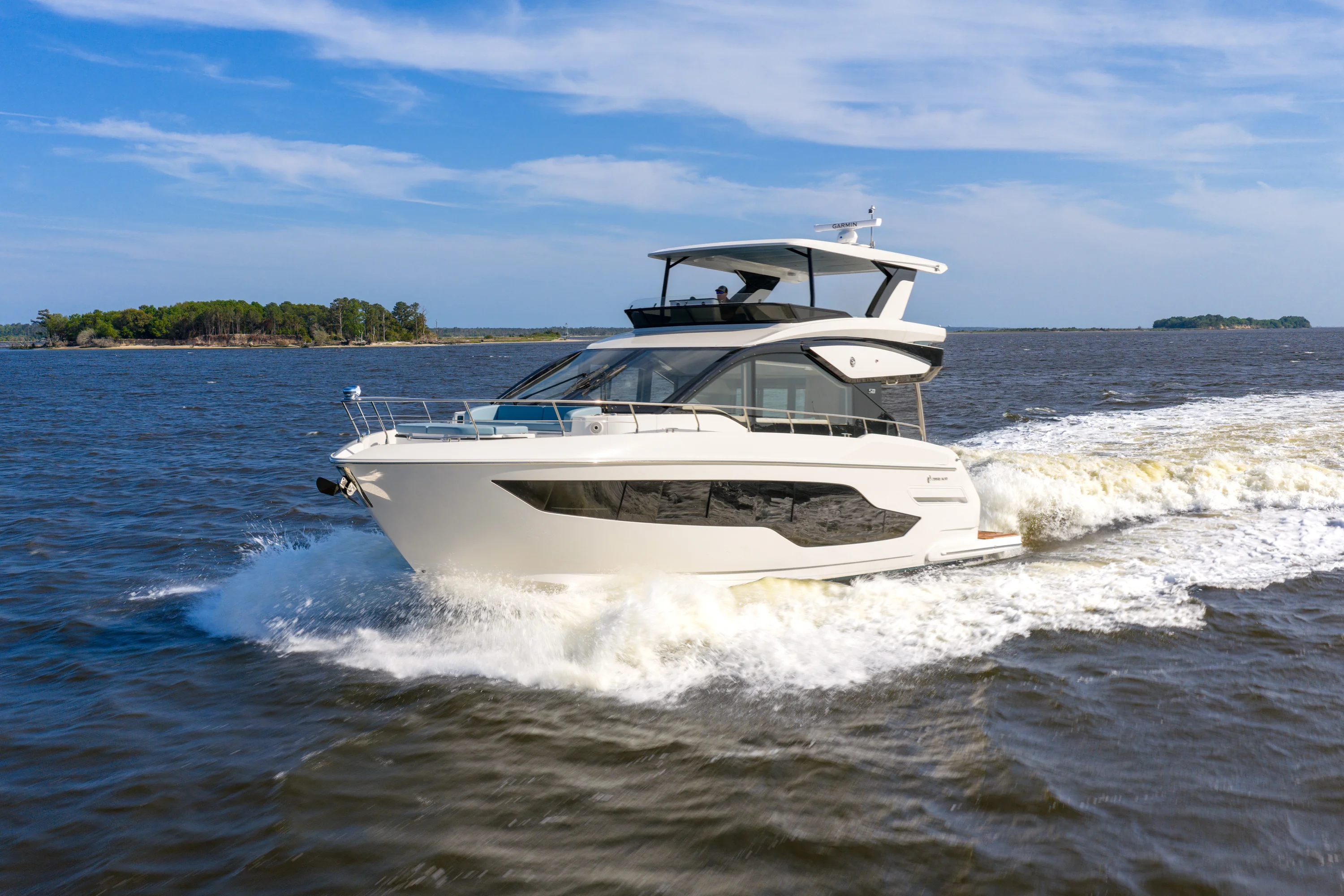 2026 Cruisers Yachts 50 FLY Image Thumbnail #3