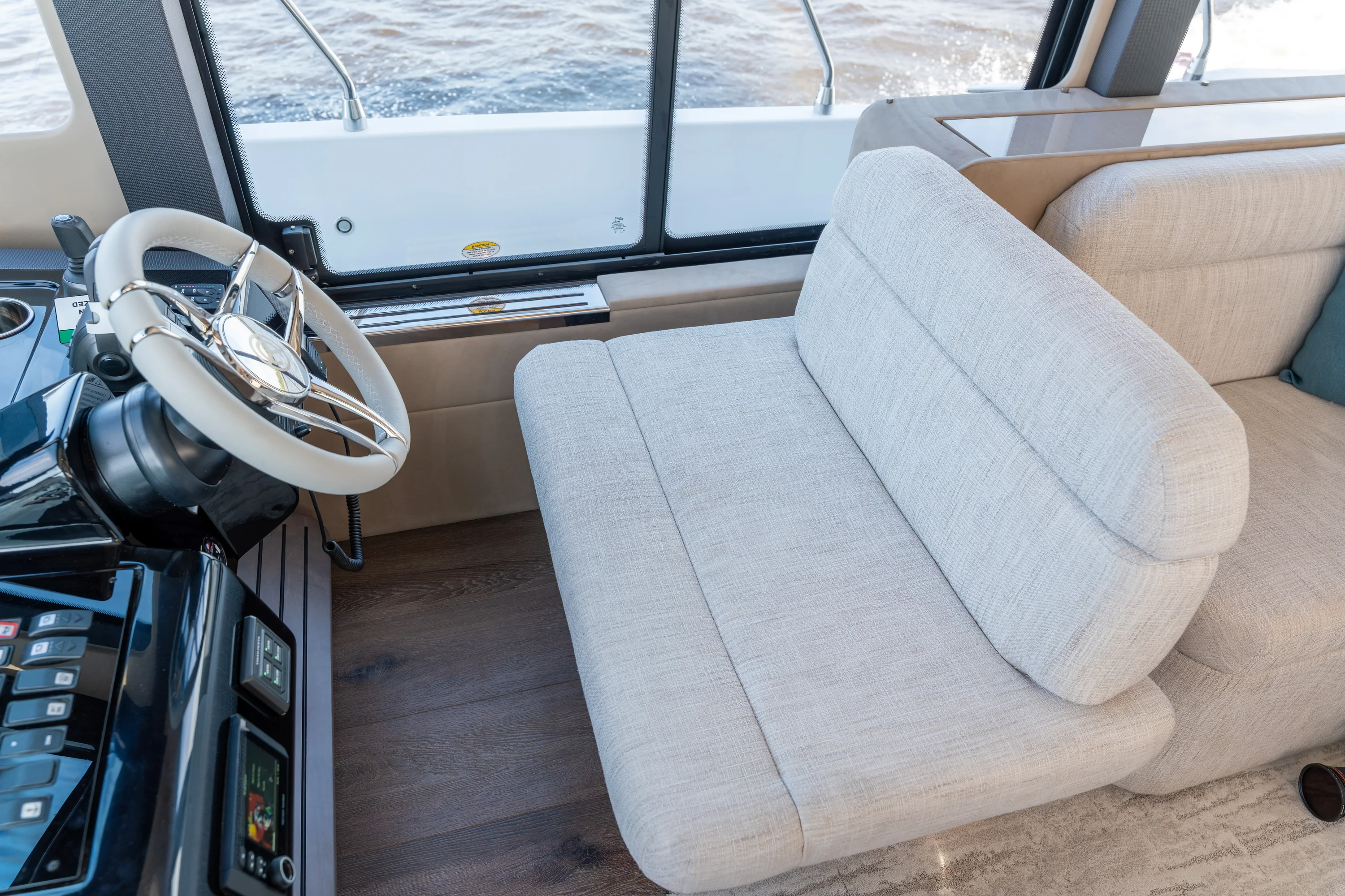 2026 Cruisers Yachts 50 FLY Image Thumbnail #40