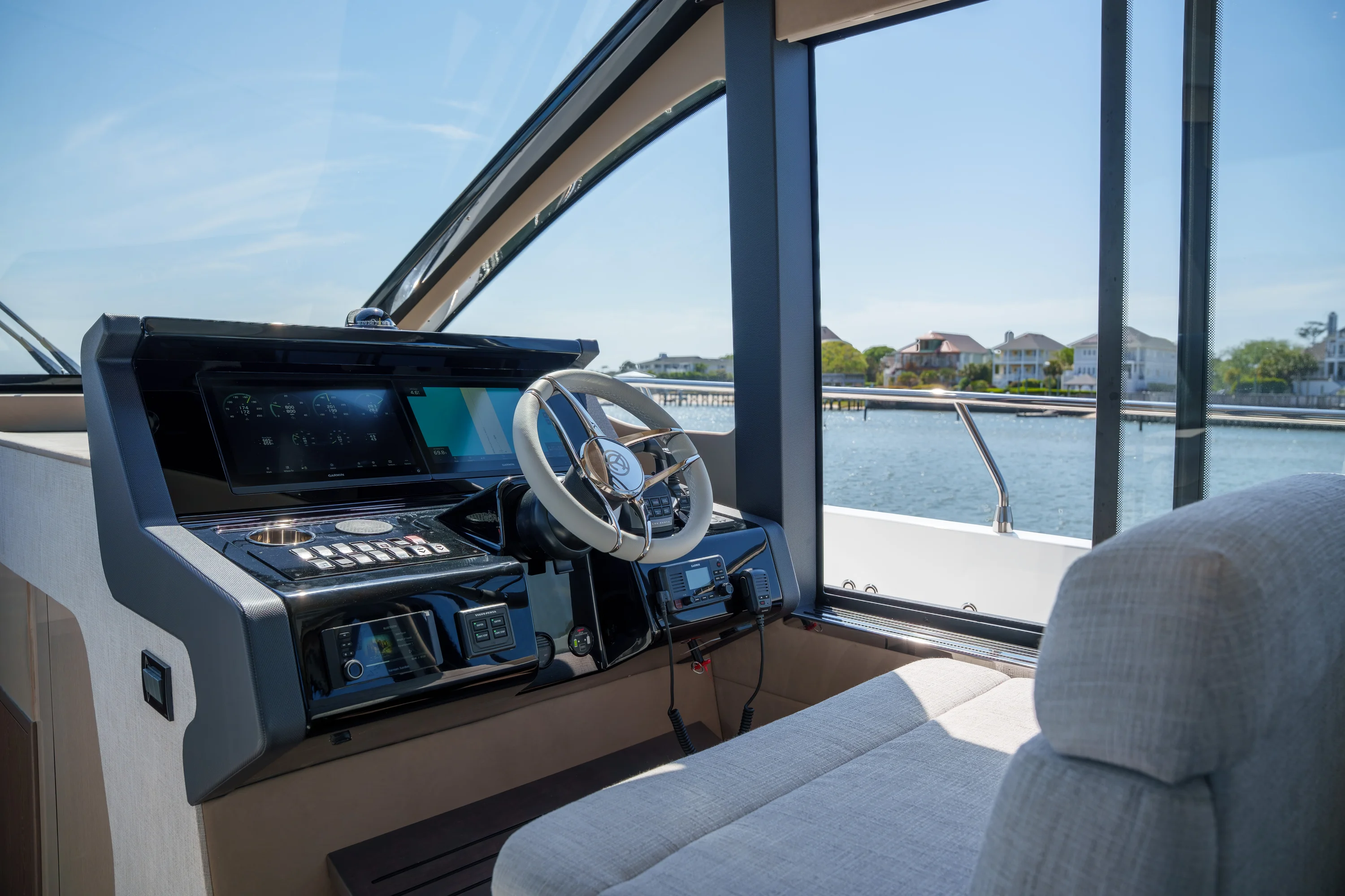 2026 Cruisers Yachts 50 FLY Image Thumbnail #21