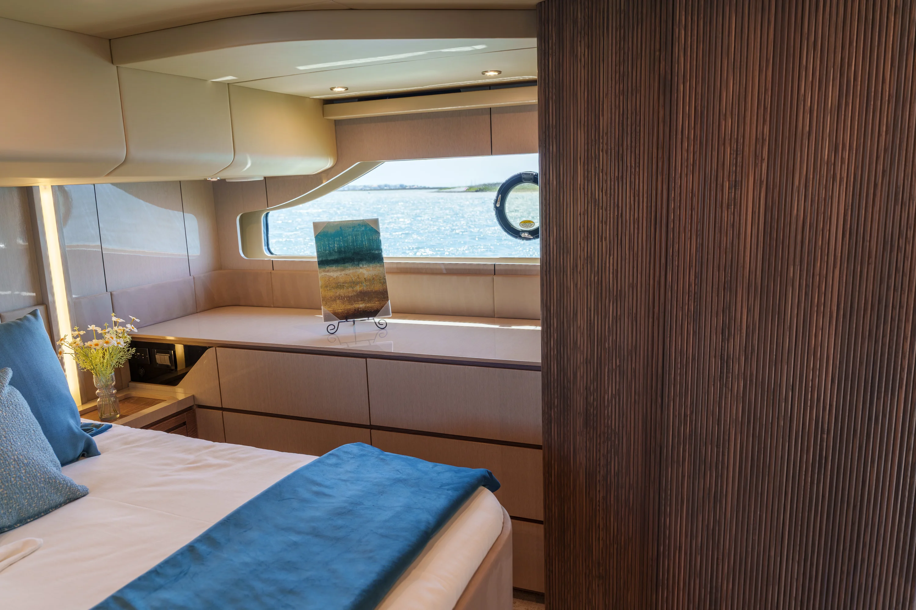 2026 Cruisers Yachts 50 FLY Image Thumbnail #8