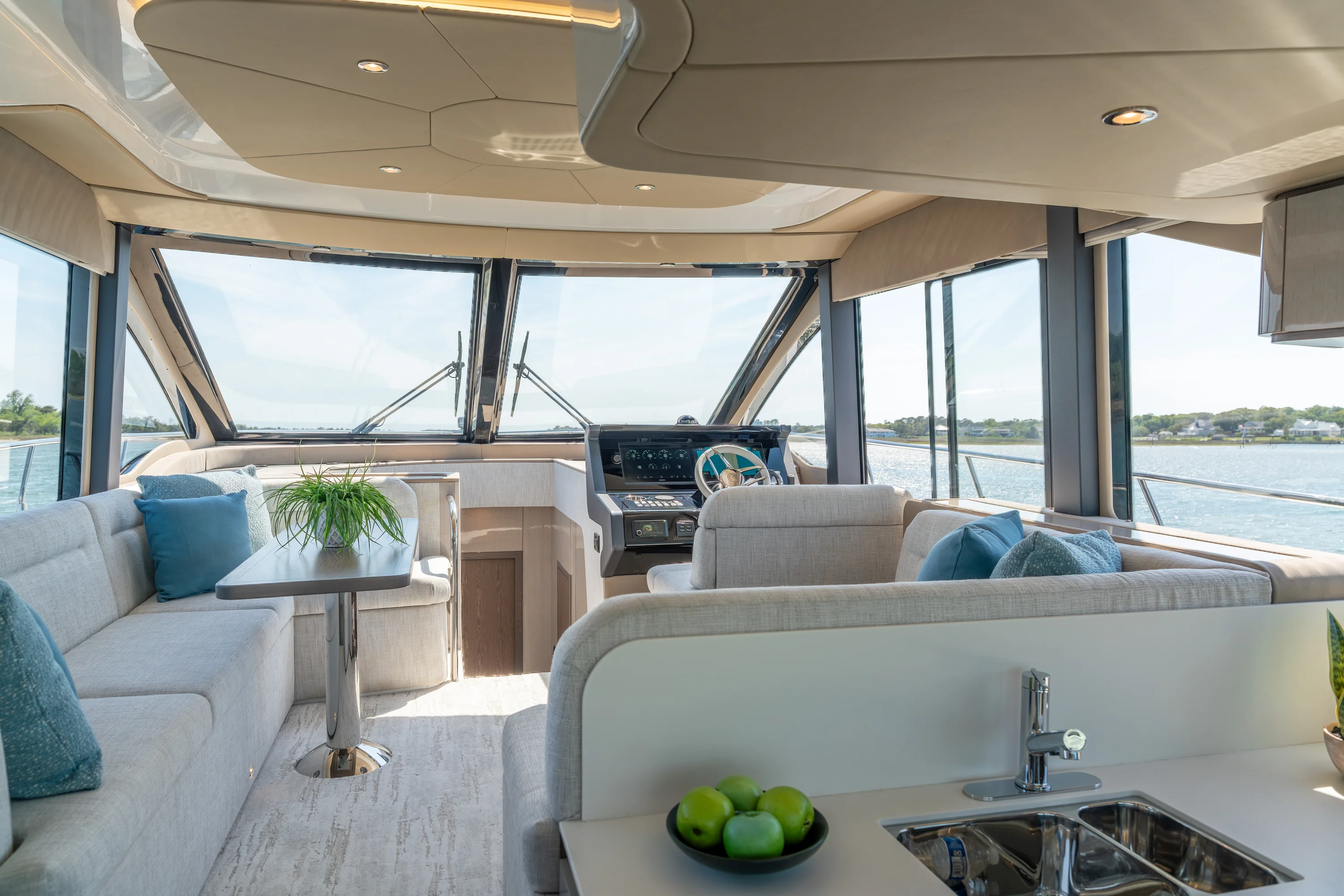 2026 Cruisers Yachts 50 FLY Image Thumbnail #19