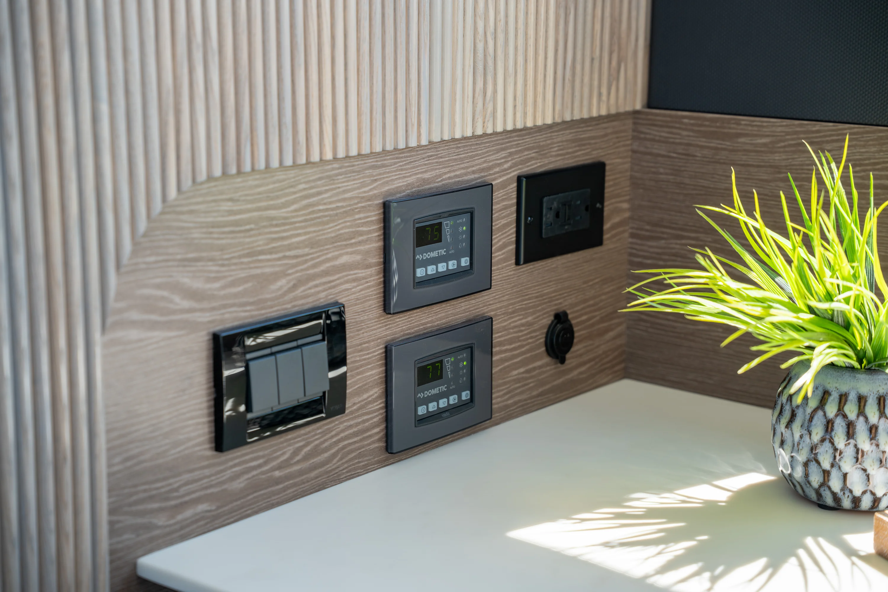 2026 Cruisers Yachts 50 FLY Image Thumbnail #18